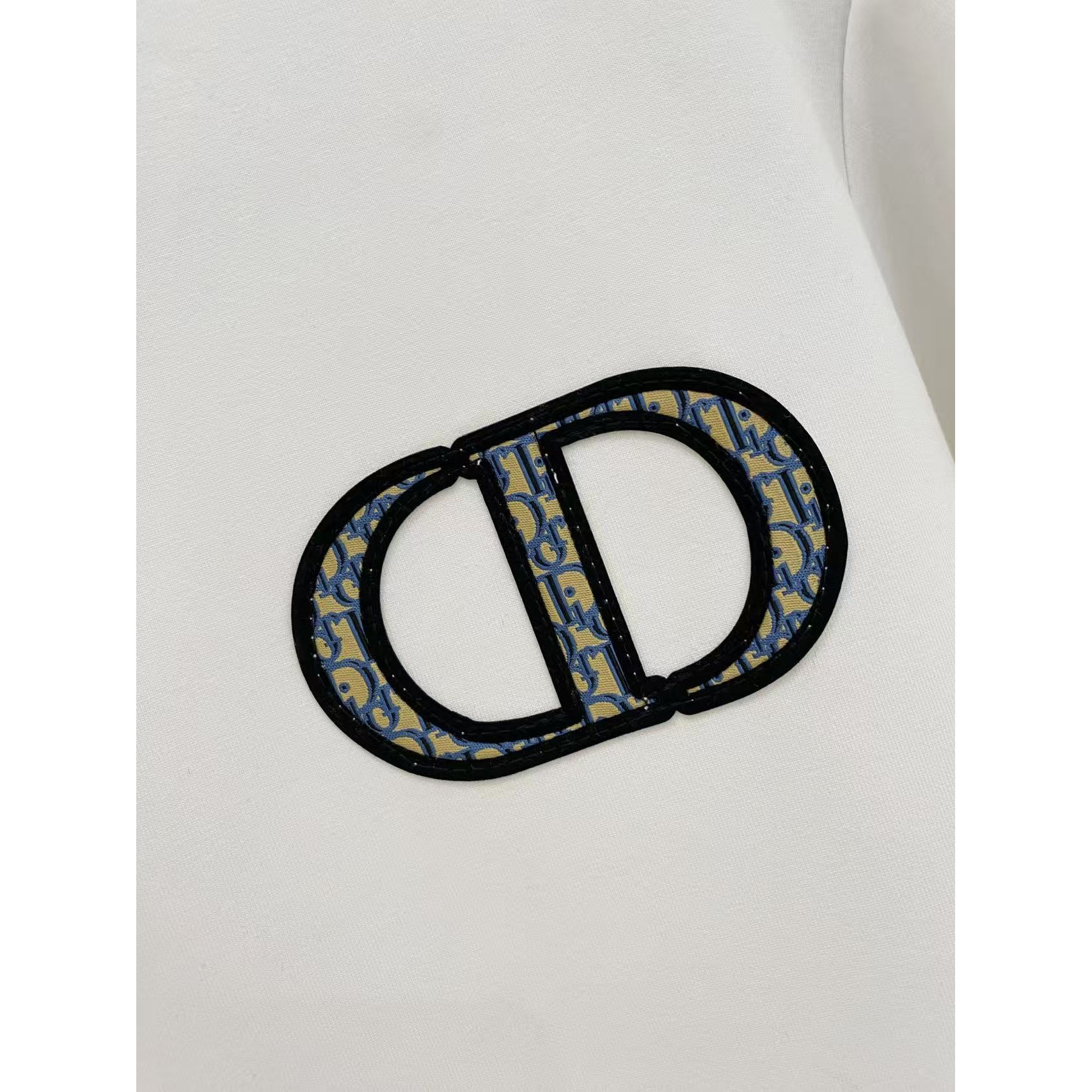 <p>DIOR 太空棉卫衣(白)</p>