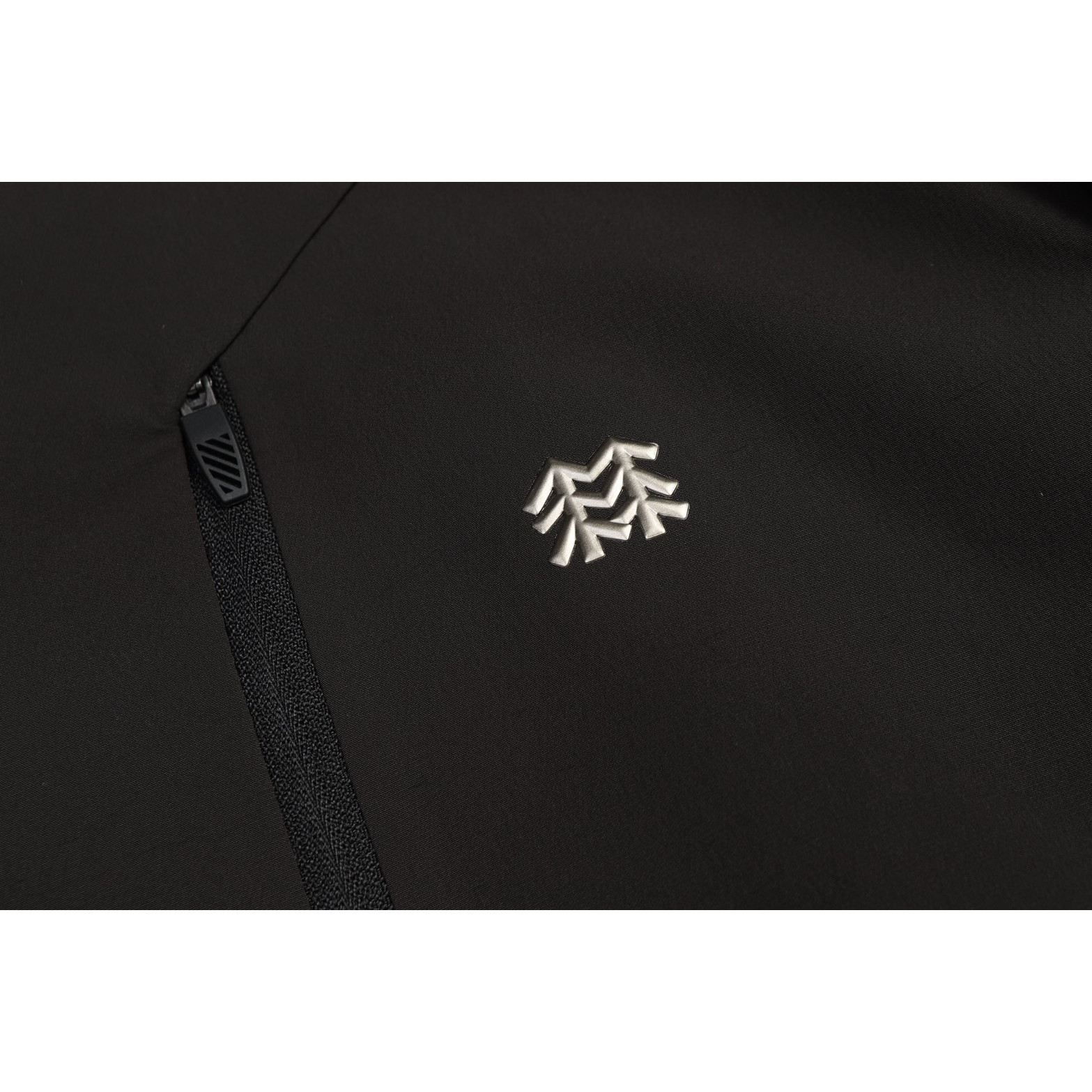 <p>Kolon Sport OT单拉链连帽冲锋衣(黑)</p>