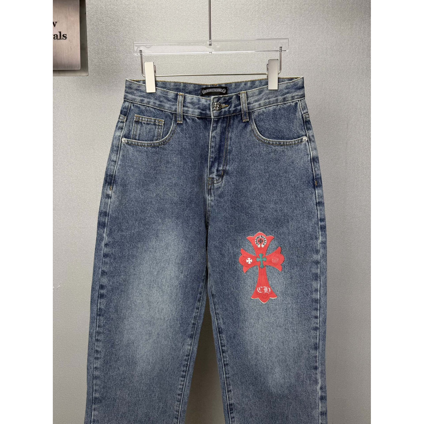 <p>CHROME HEARTS 红黄绿大十字架牛仔裤</p>