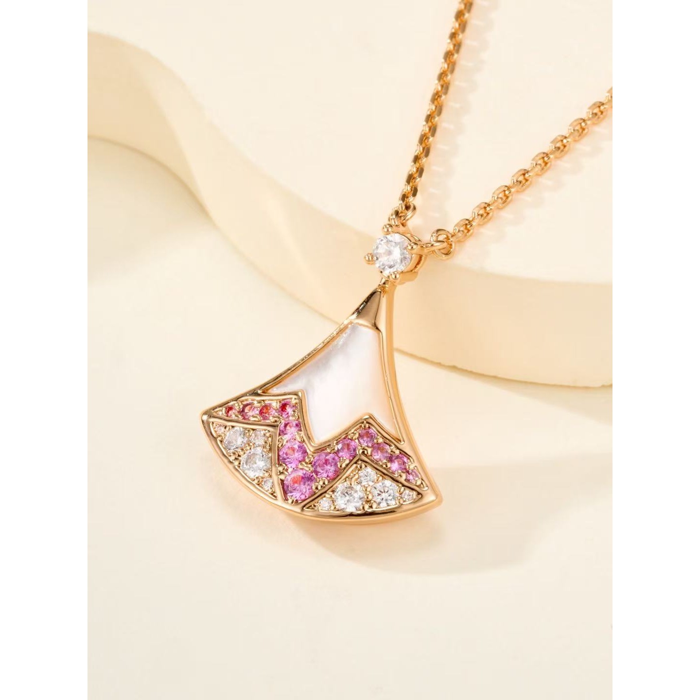 <p>CARTIER&nbsp;七夕项链</p>