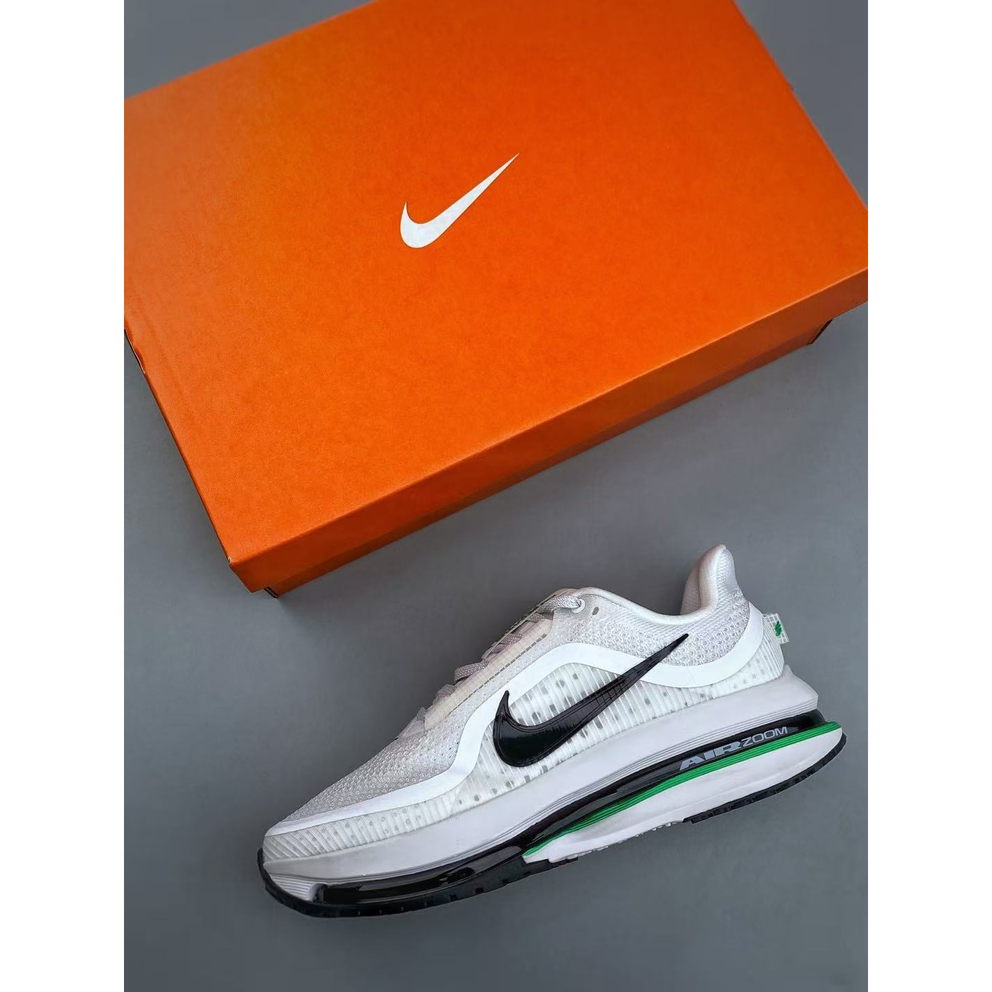 <p>Nike Air Zoom Pegasus Premium 网面全掌气垫缓震跑鞋</p>