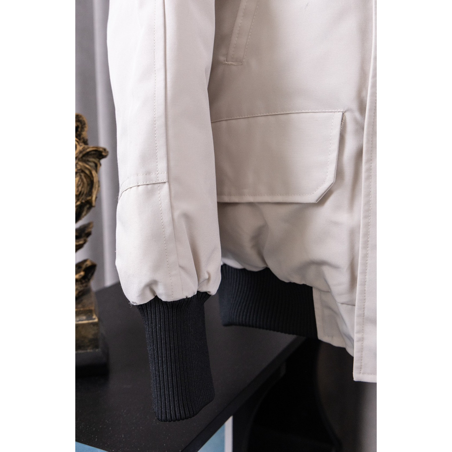 <p>Canada Goose 01款 Chilliwack Bomber 飞行员羽绒服(象牙白)</p>