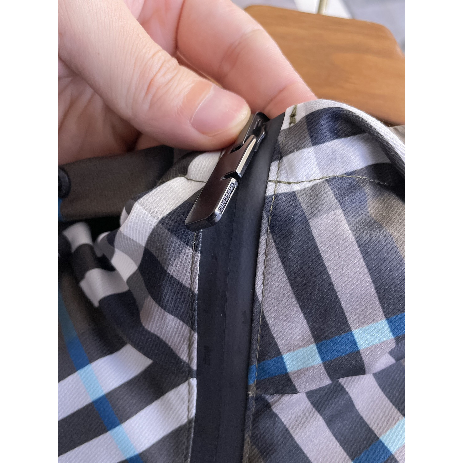 <p>BURBERRY 男士夹克外套(雙面穿)</p>

<p>&nbsp;</p>
