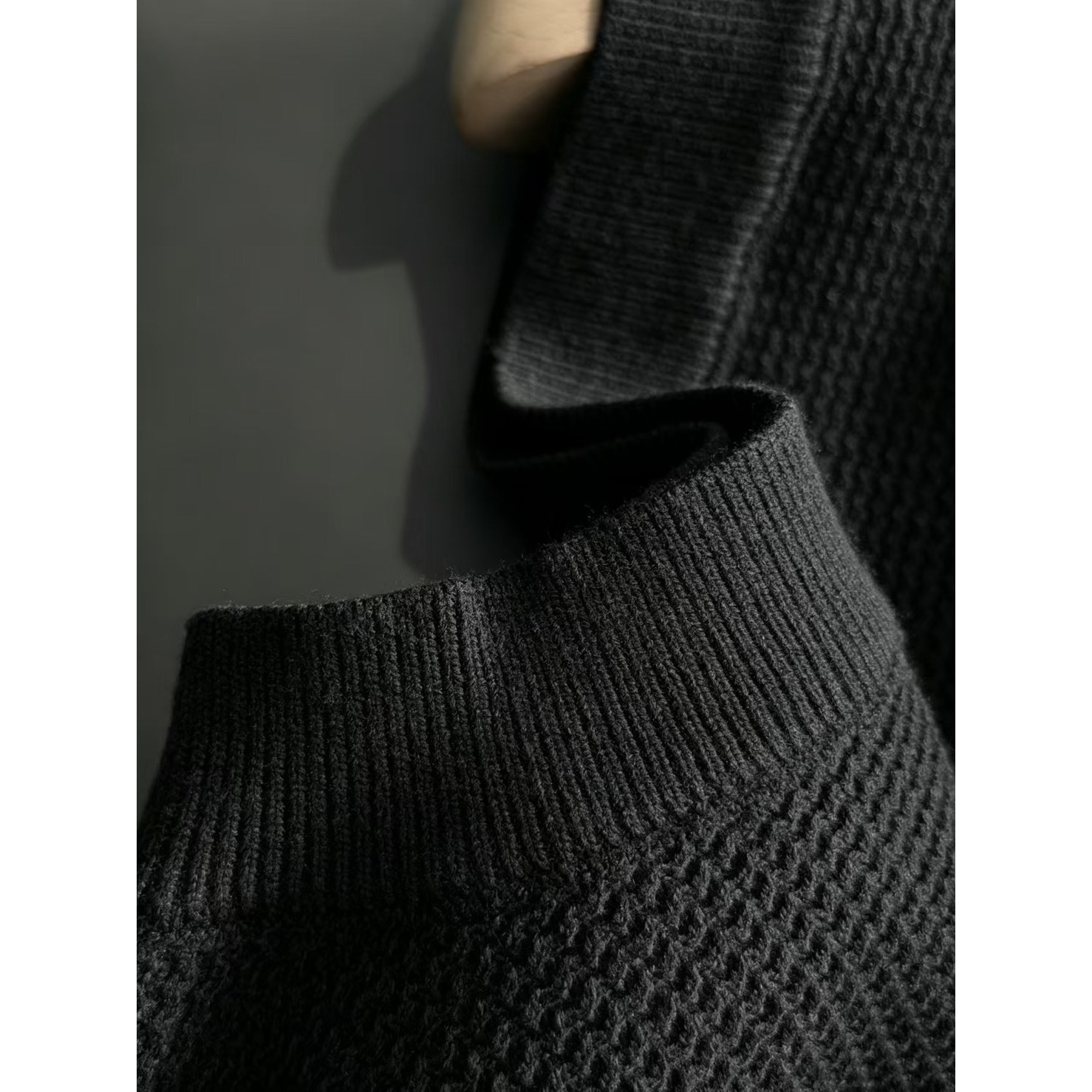 <p>Loro Piana V领针织马甲(黑)</p>