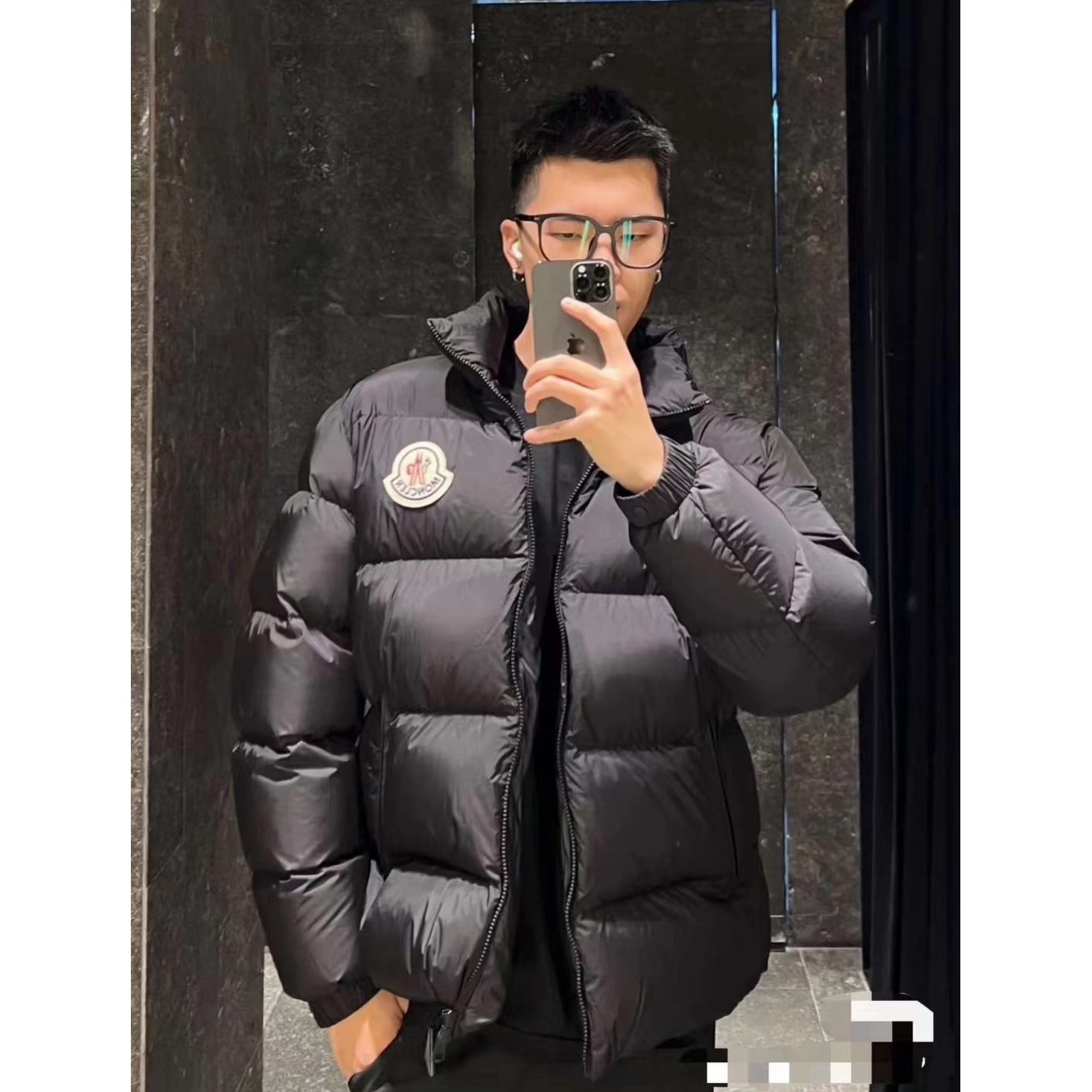 <p>Moncler Citala 短款羽绒服(黑)</p>