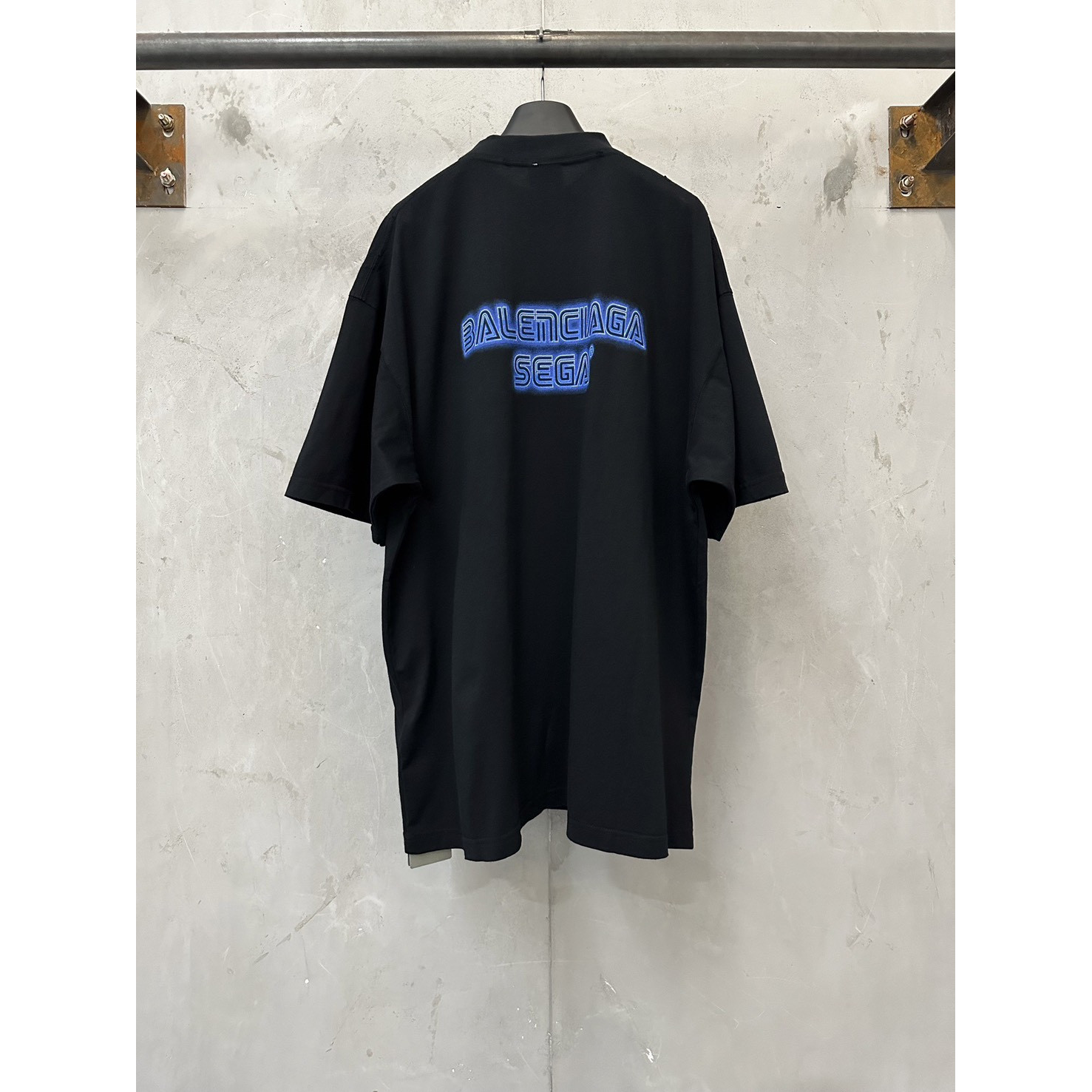 <p>Balenciaga&nbsp; Sega索尼克联名霓虹蓝刺猬索尼克 短袖T恤</p>