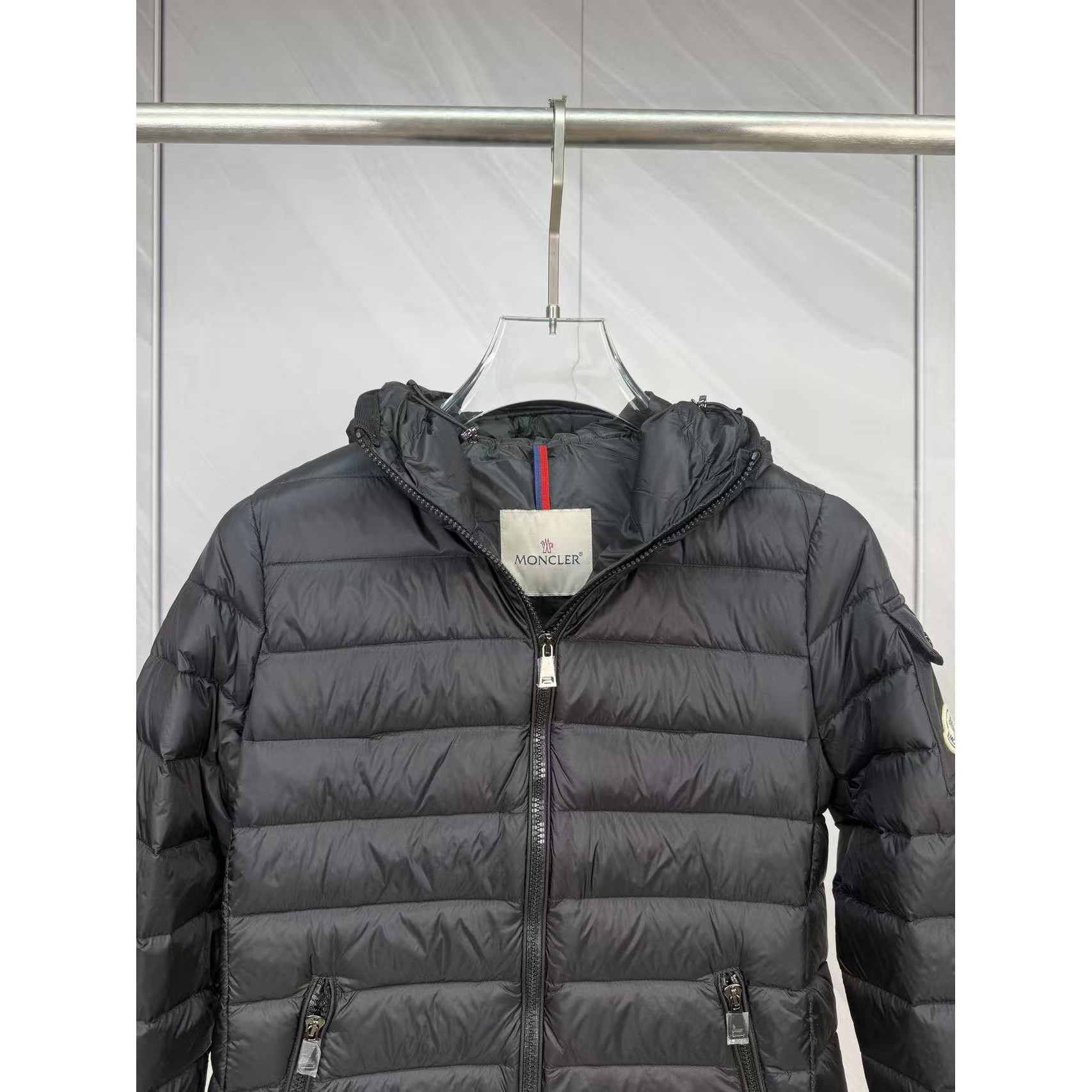 <p>Moncler Bles系列羽绒服(黑)</p>