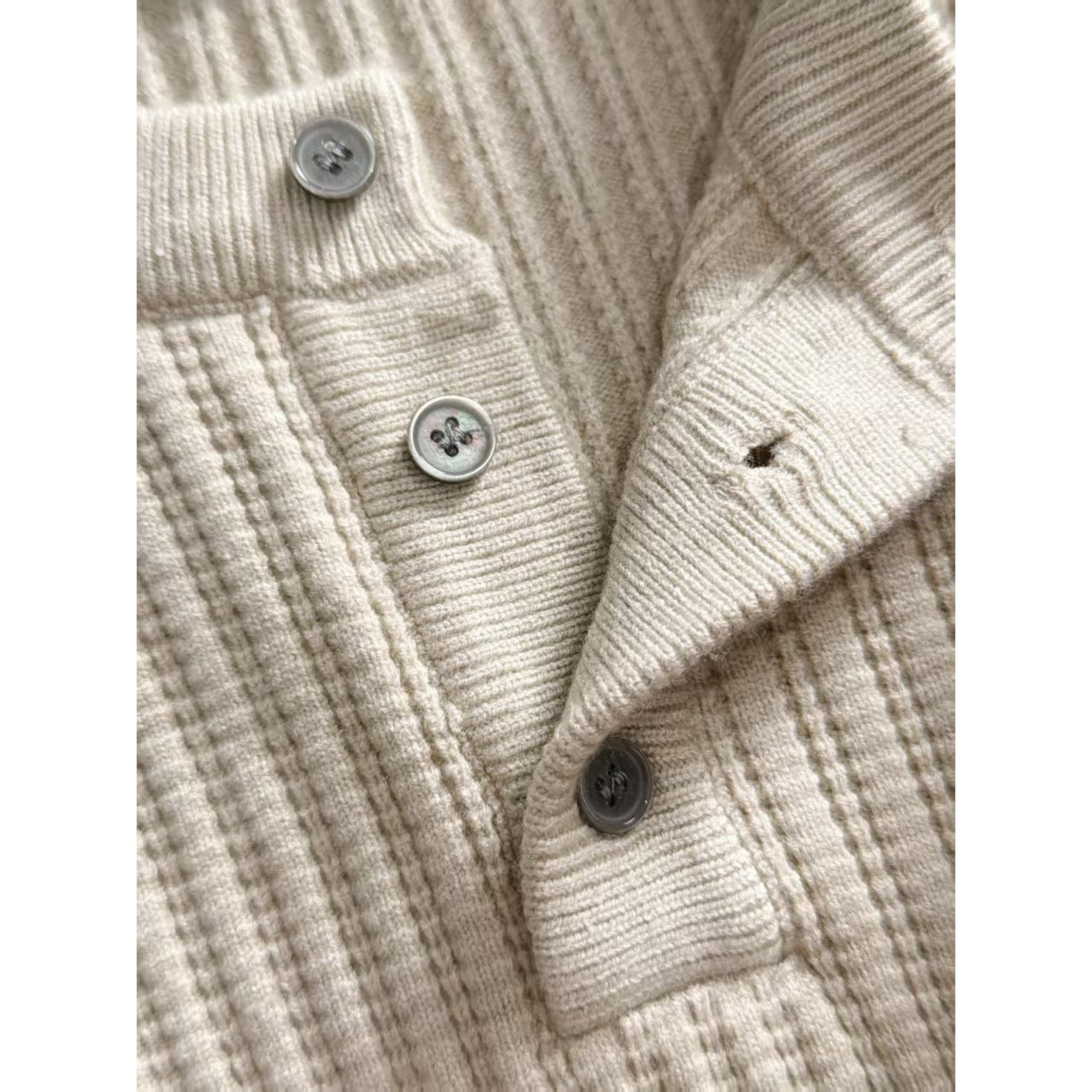 <p>Balenciaga&nbsp;高品质男士毛衣(杏)</p>