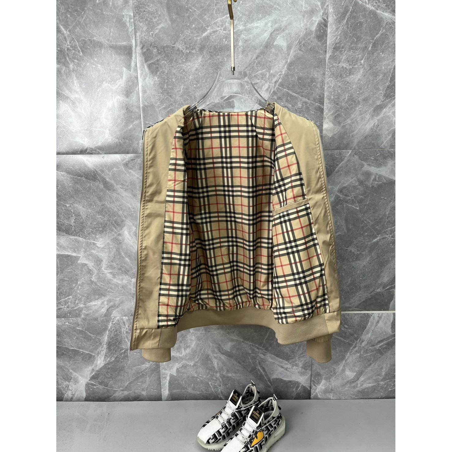 <p>BURBERRY 翻领夹克外套(卡其)</p>