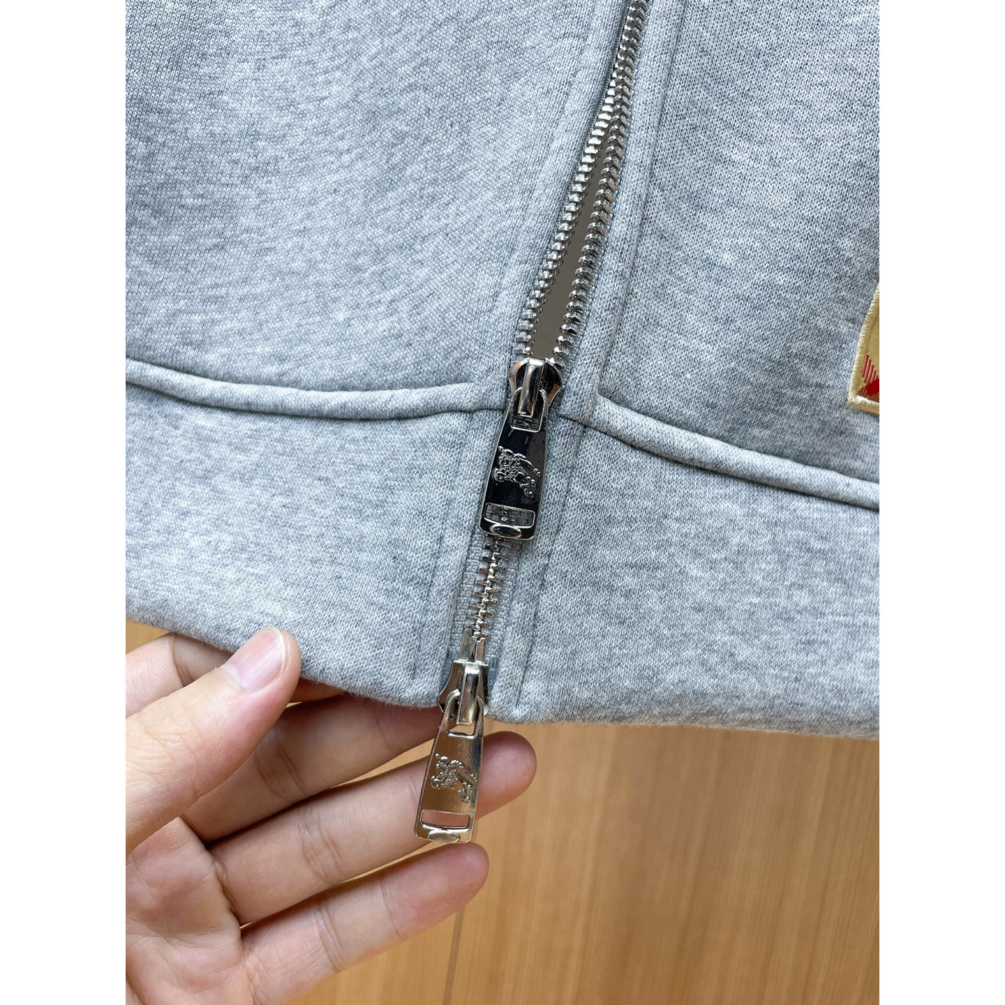 <p>BURBERRY 精品外套(灰)</p>