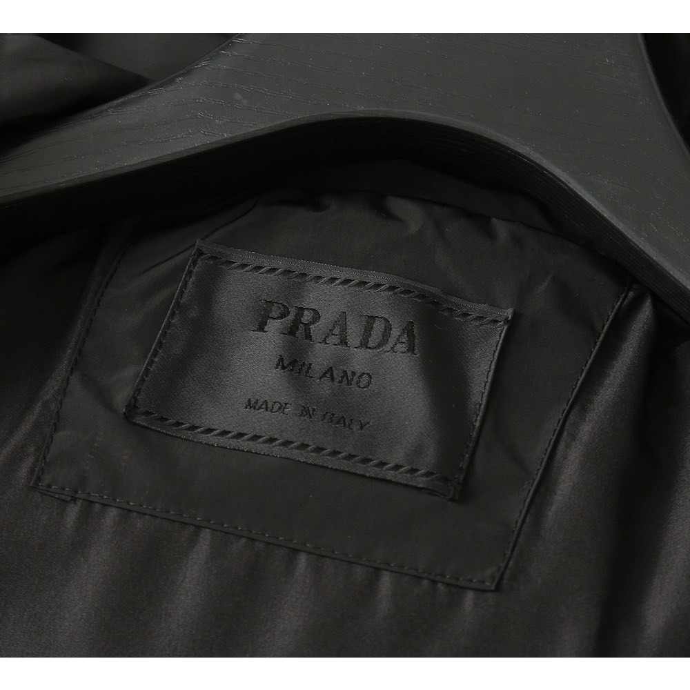 <p>Prada 新款男士夹克外套</p>