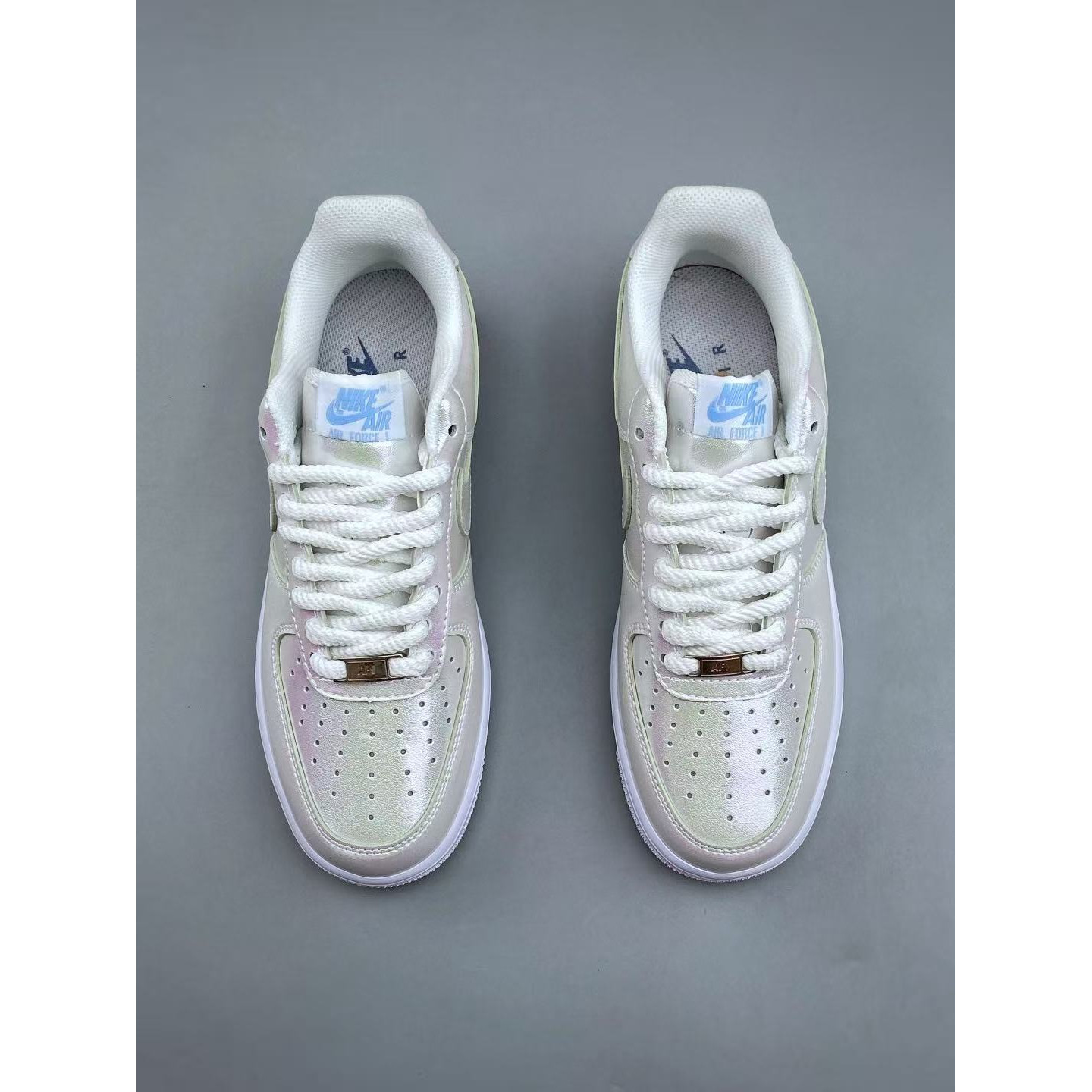 <p>Nike Air Force1 07 low &nbsp;联名款</p>