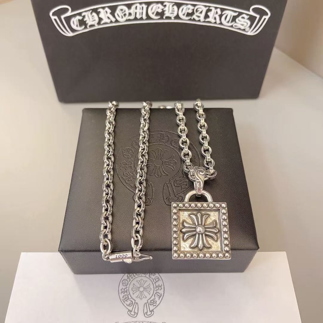 <p>CHROME HEARTS&nbsp;项链</p>