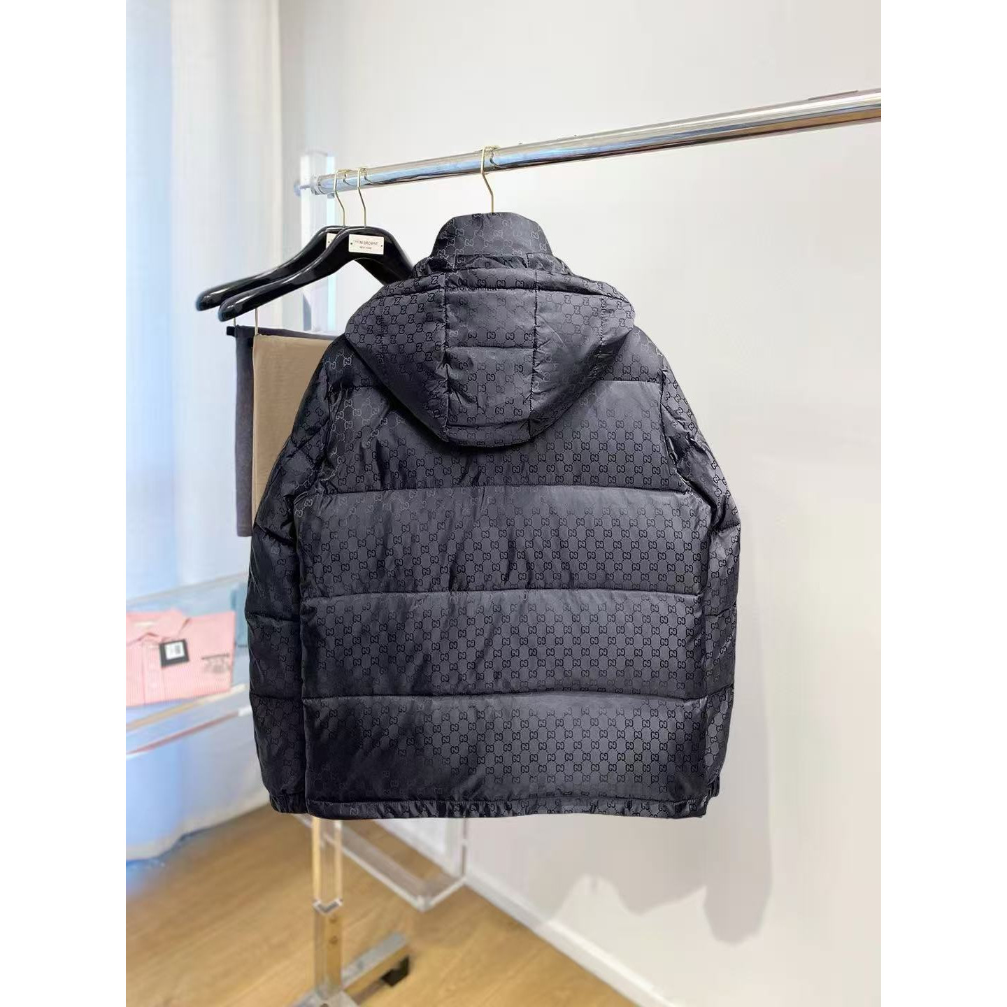 <p>GUCCI 秋冬新款羽绒服(黑)</p>