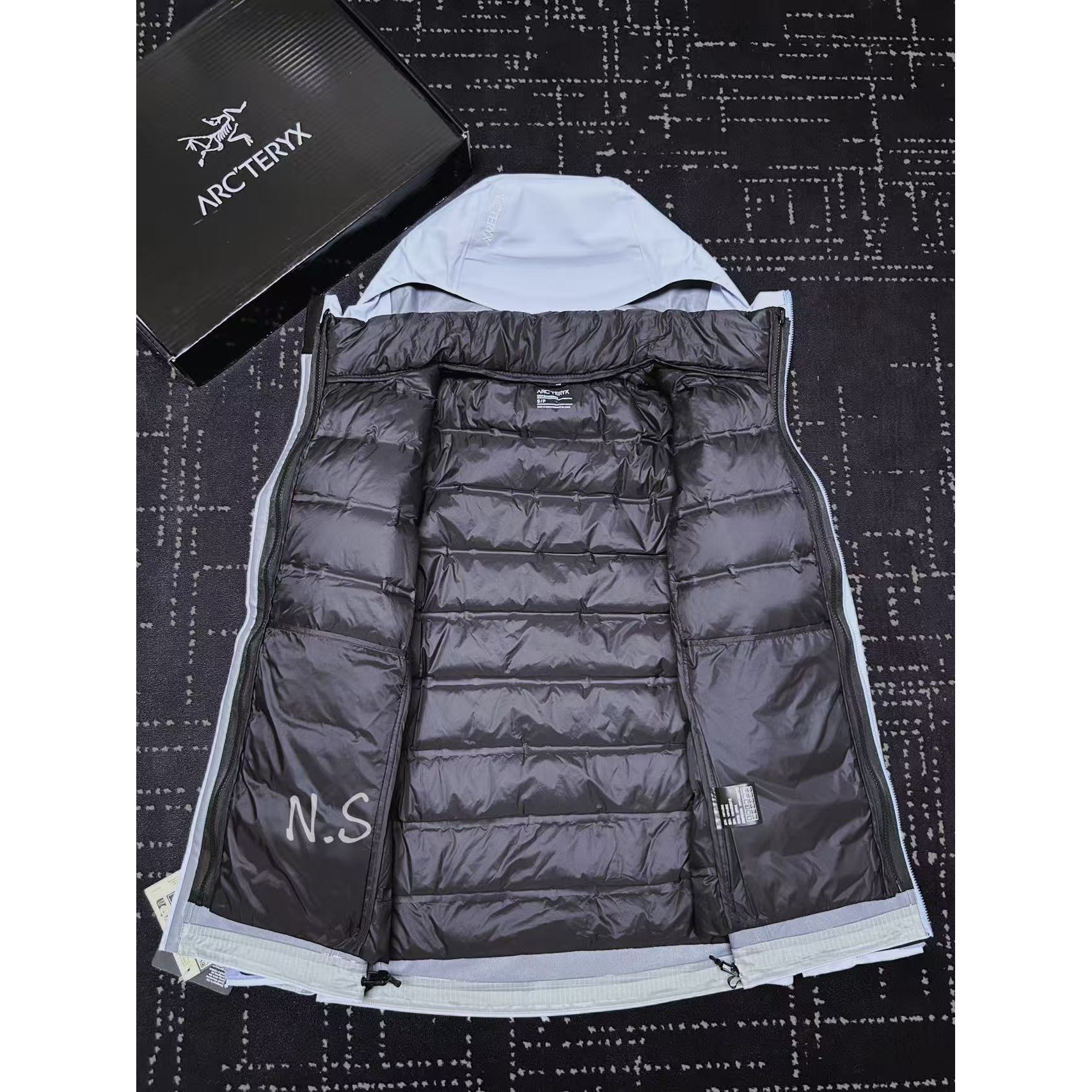 <p>Arc'teryx SL硬壳冲锋衣(沁雾紫)</p>