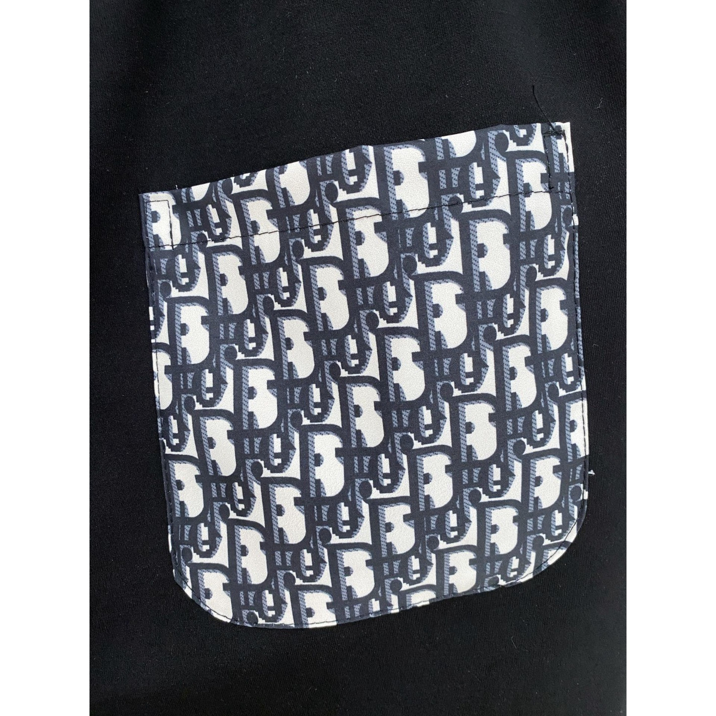 <p>DIOR 休闲短裤(黑)</p>