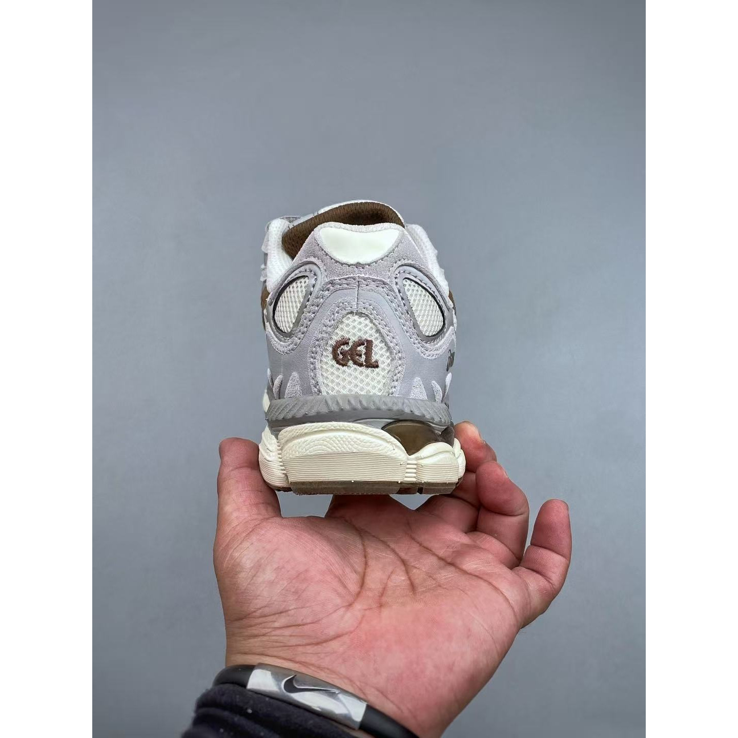 <p>Asics Gel-NYC 透气跑鞋</p>