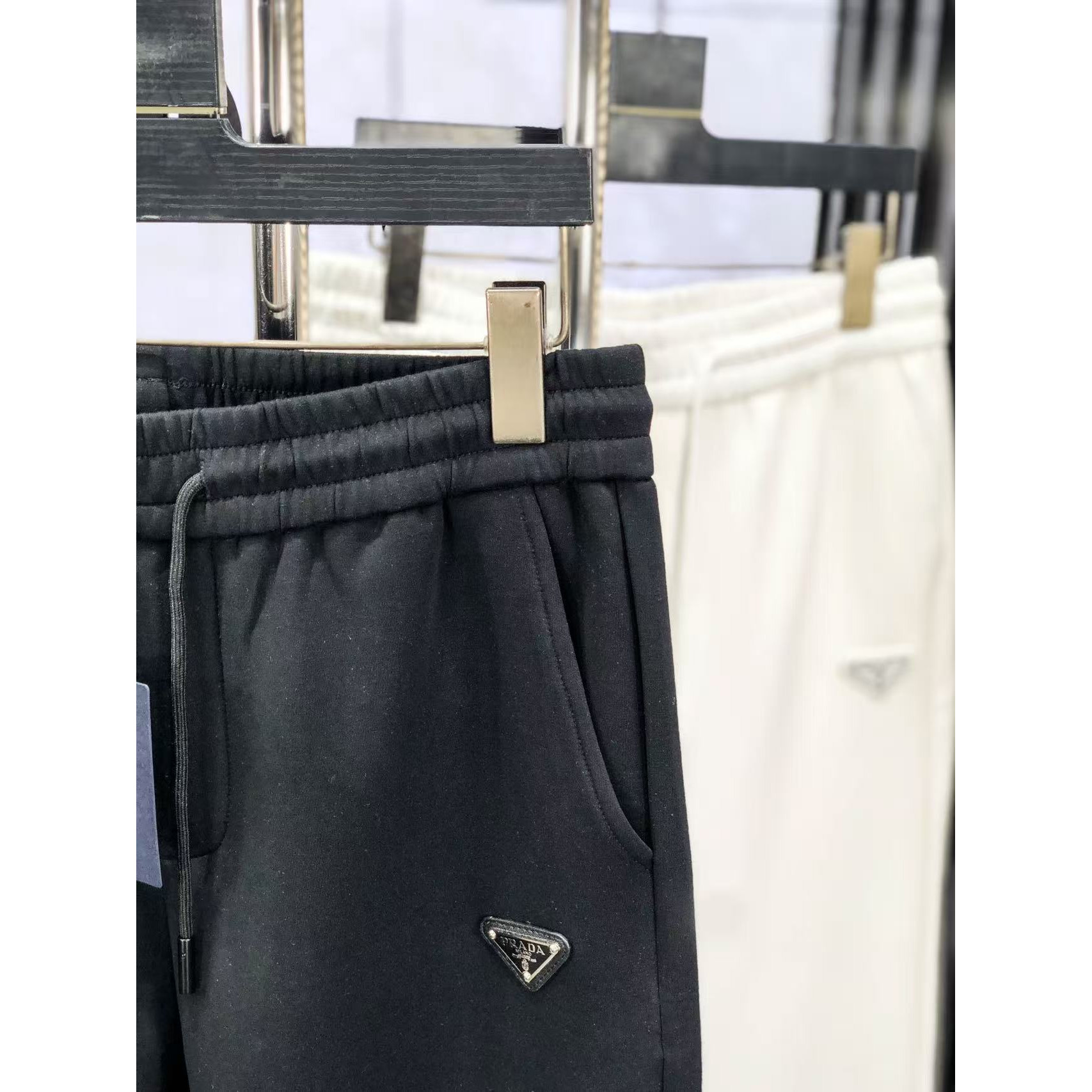 <p>PRADA&nbsp;高品质时尚休闲裤(782928)</p>