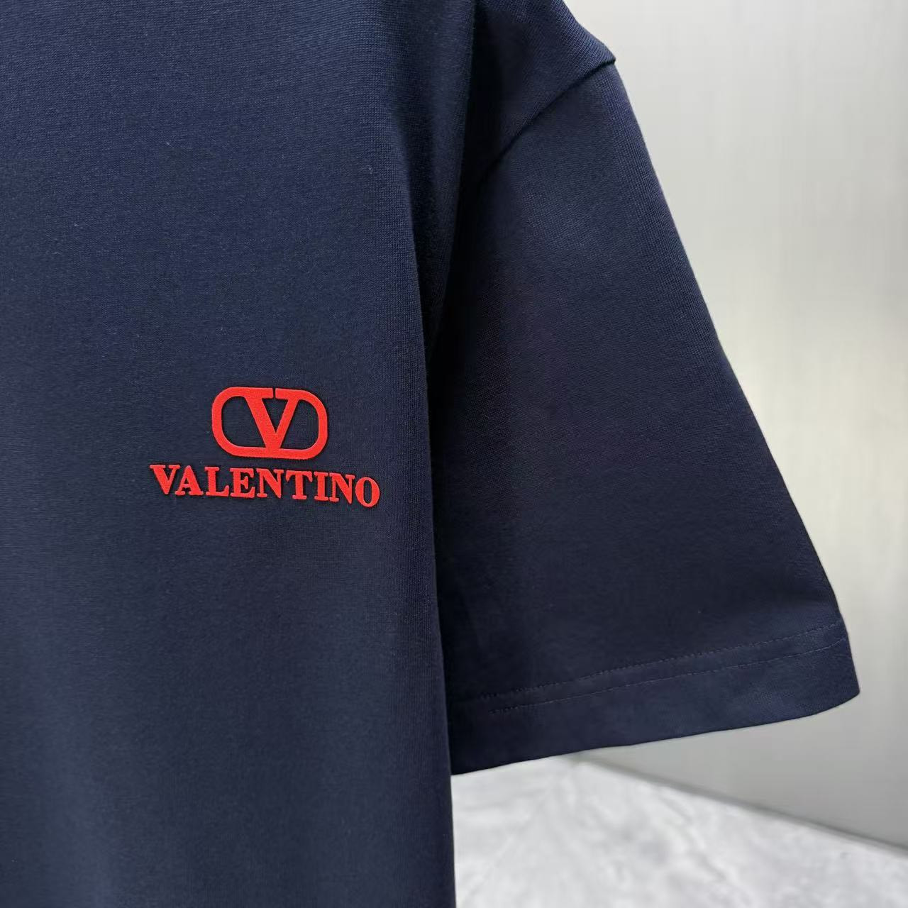 <p>VALENTION 短袖T恤(深藍)</p>