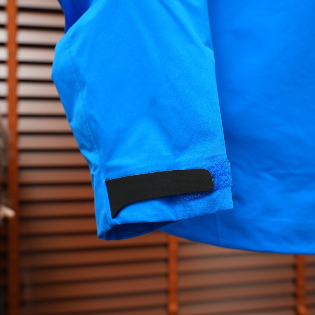 <p>ARC'TERYX &nbsp;BETA SV JACKET 增强防水防风连帽硬壳外套(群青蓝)&nbsp;</p>