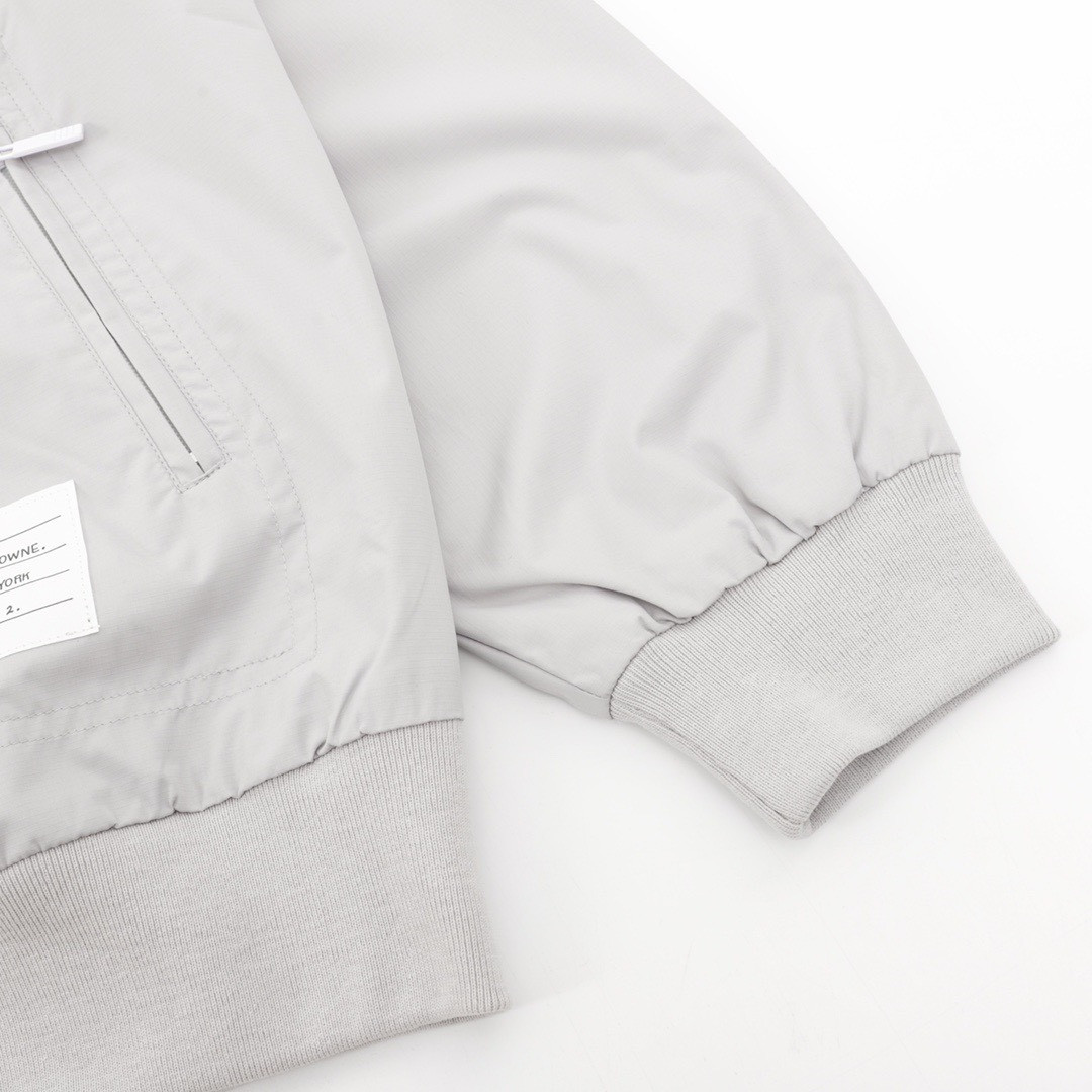 <p>Thom Browne 四杠风衣外套(灰)</p>