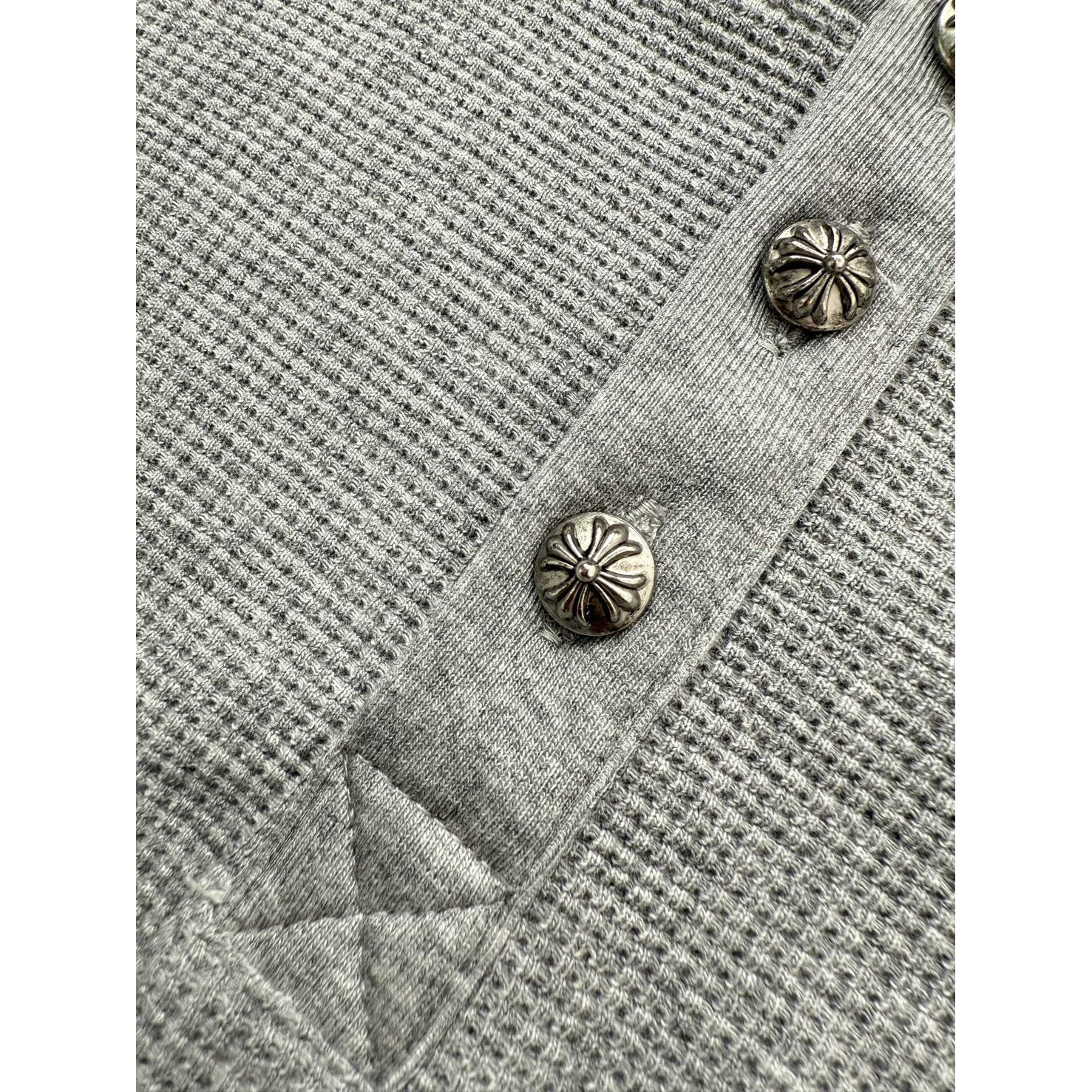 <p>CHROME HEARTS 双十字架亨利领华夫格长袖(灰)</p>