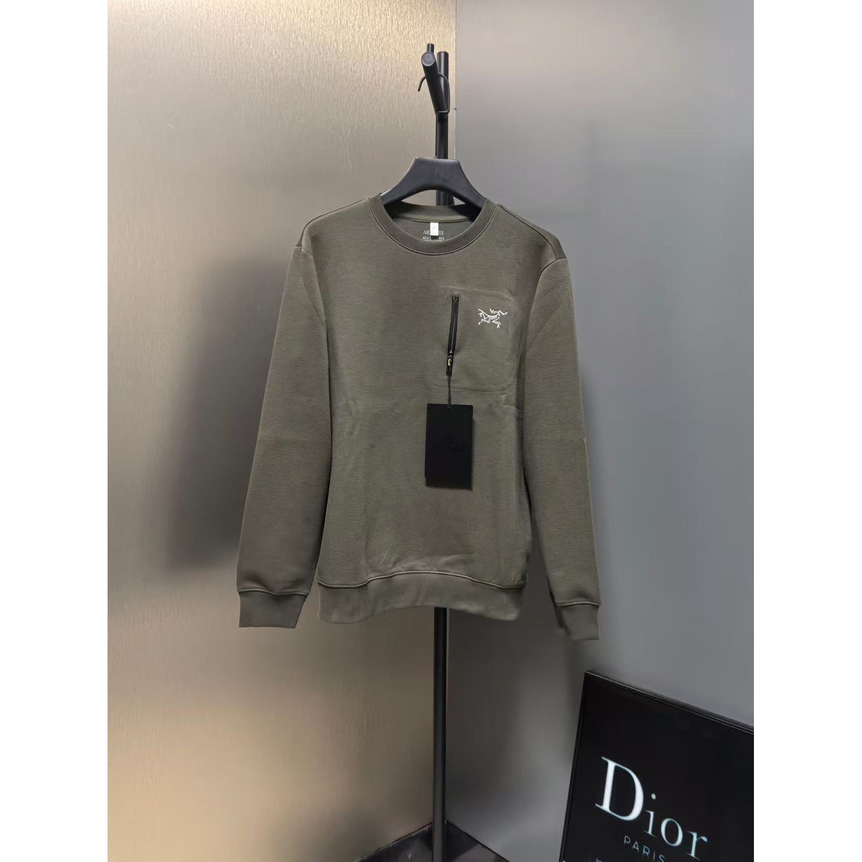 <p>Arc'teryx 新款卫衣(軍綠)</p>