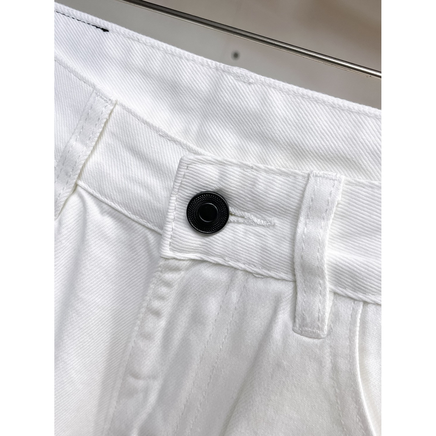 <p>Descente 牛仔裤(白)</p>