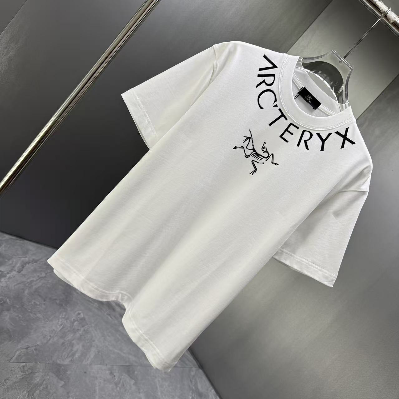 <p>Arc'teryx 短袖T恤(白)</p>