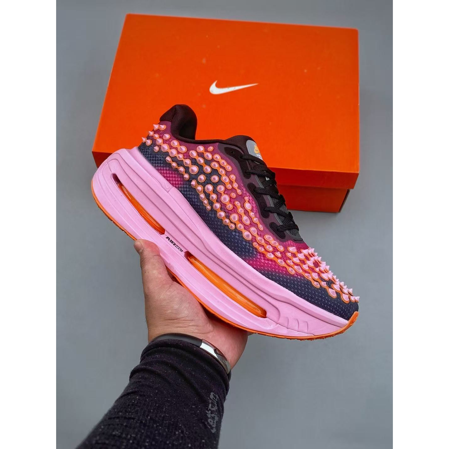 <p>NIKE VOMERO PREMIUM 低帮跑步鞋(粉)</p>