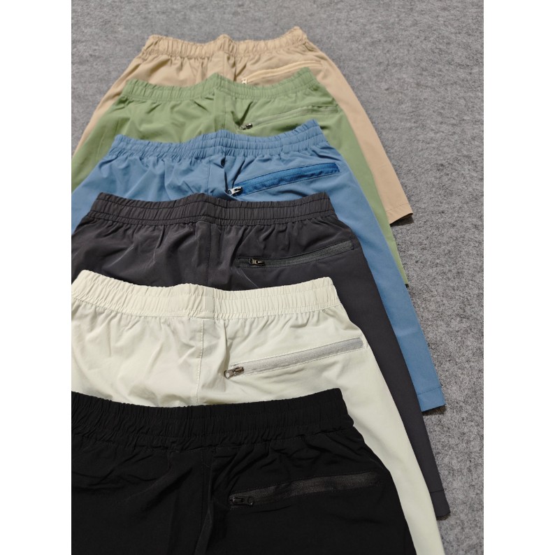 <p>DESCENTE 速乾短褲(米白)</p>