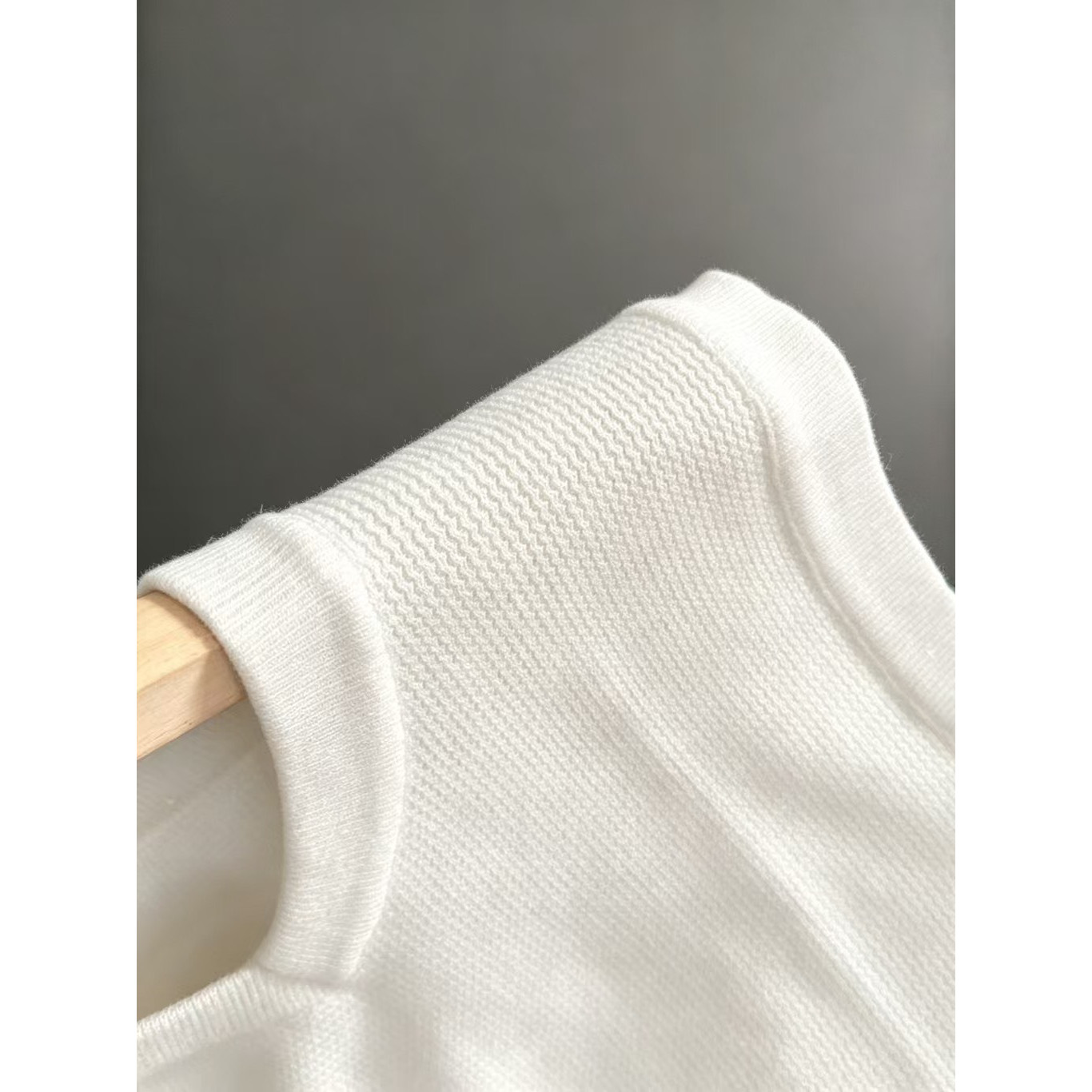 <p>Loro Piana V领针织马甲(白)</p>