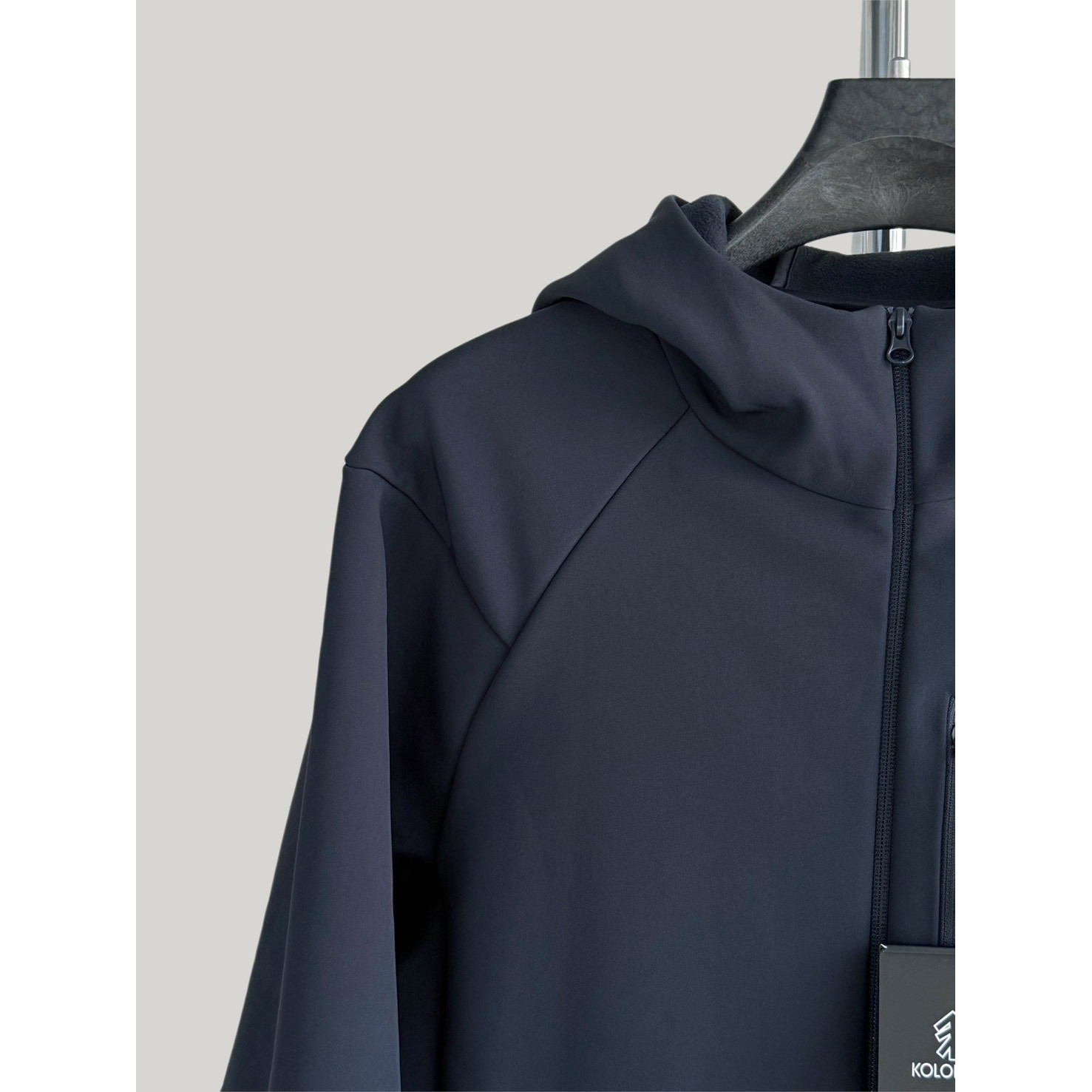 <p>KOLON SPORT 软壳加薄绒冲锋衣(藏青)</p>