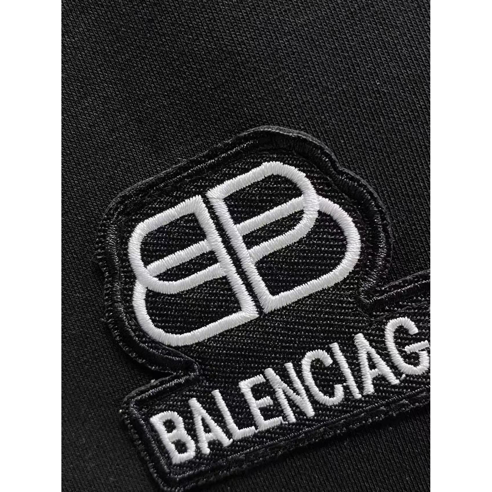 <p>Balenciaga&nbsp;太空棉卫衣(黑)</p>