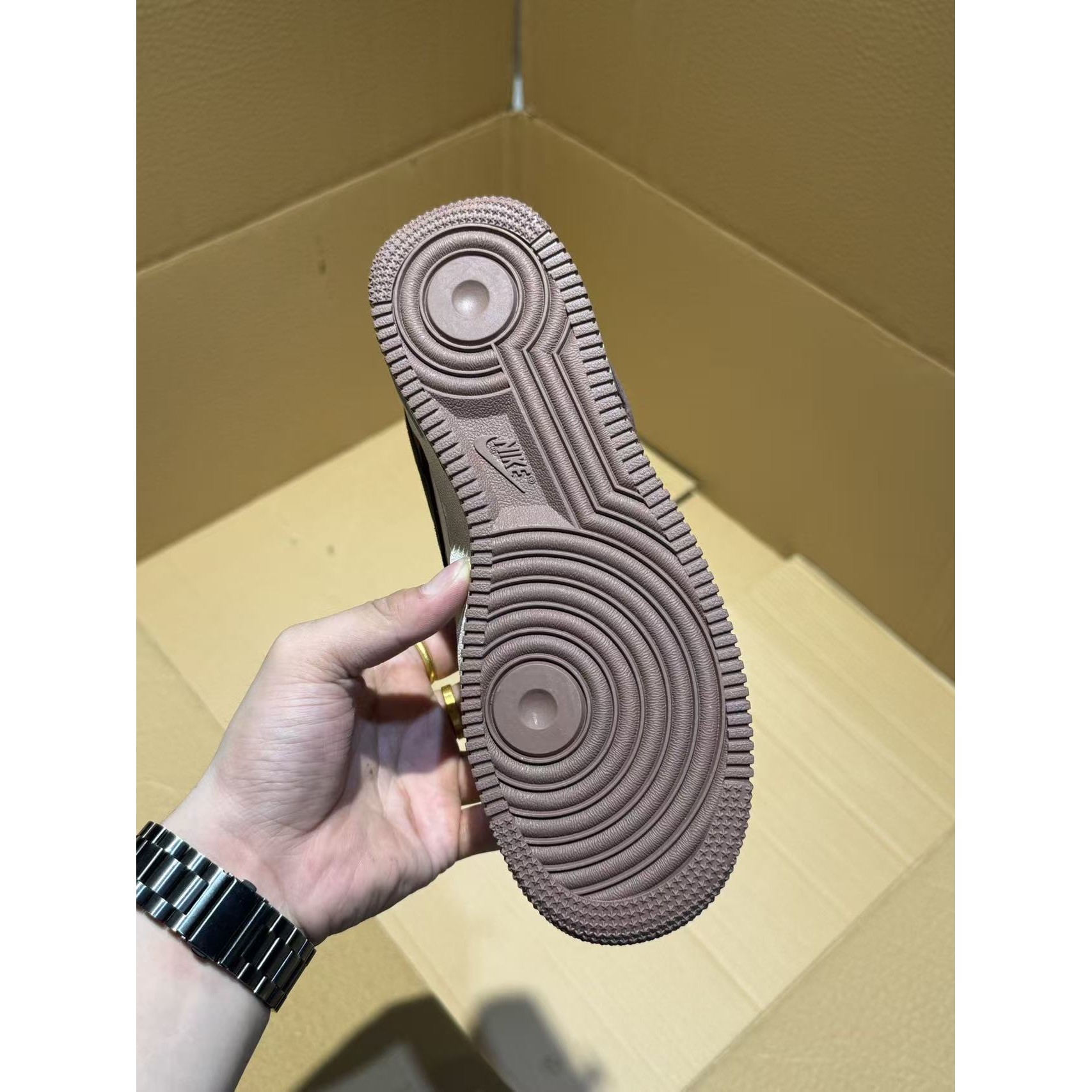 <p>Nike Air Force 1 '07空军一号 中帮百搭休闲运动板鞋</p>