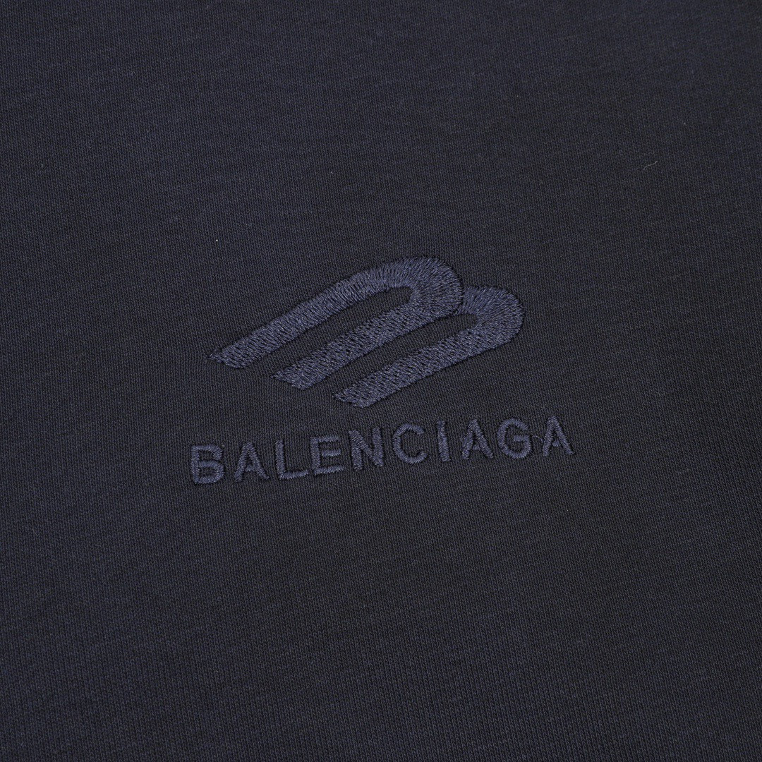 <p>Balenciaga 格纹贴布字母拉链外套</p>