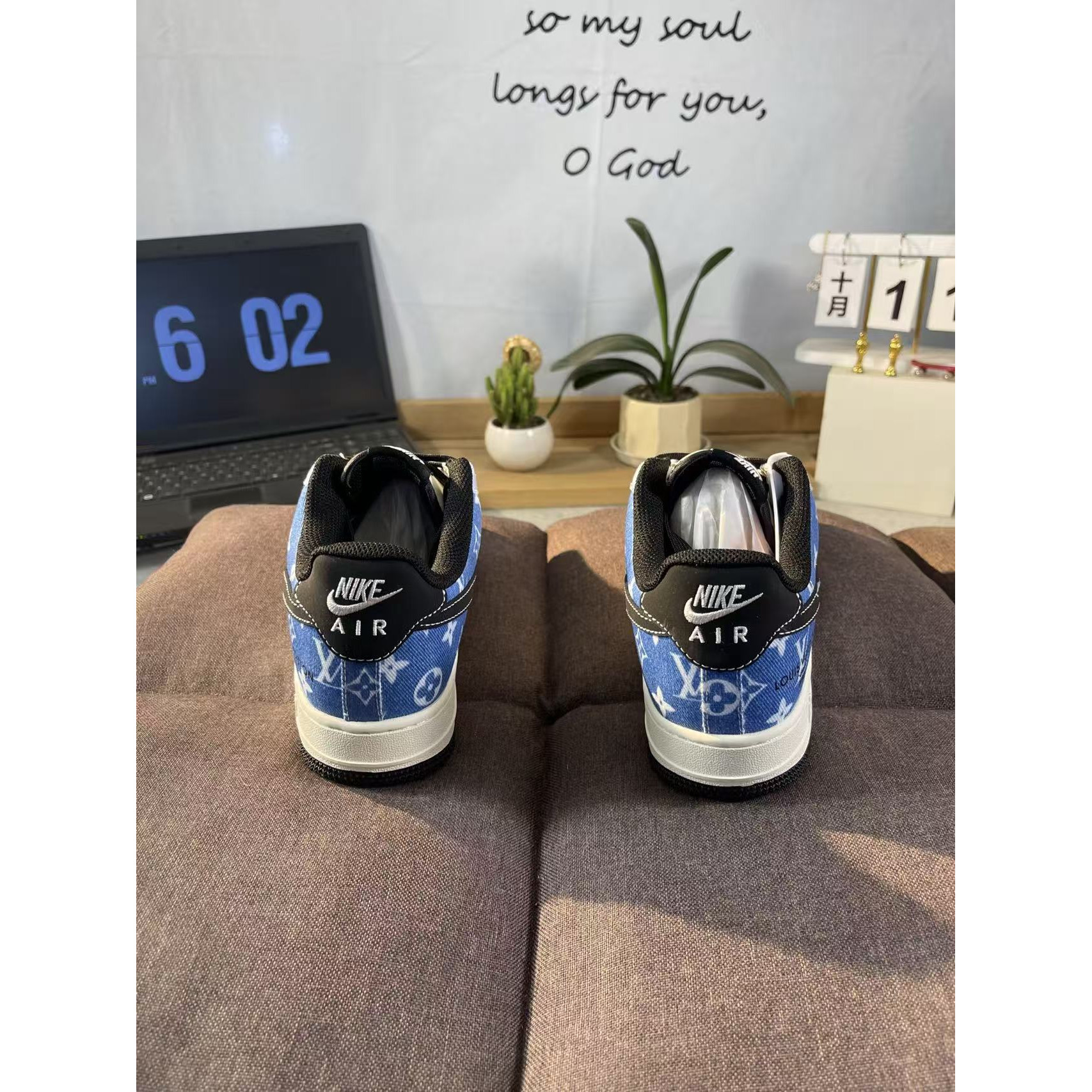 <p>Nike Air Force 1 x Louis Vuitton 联名定制款</p>