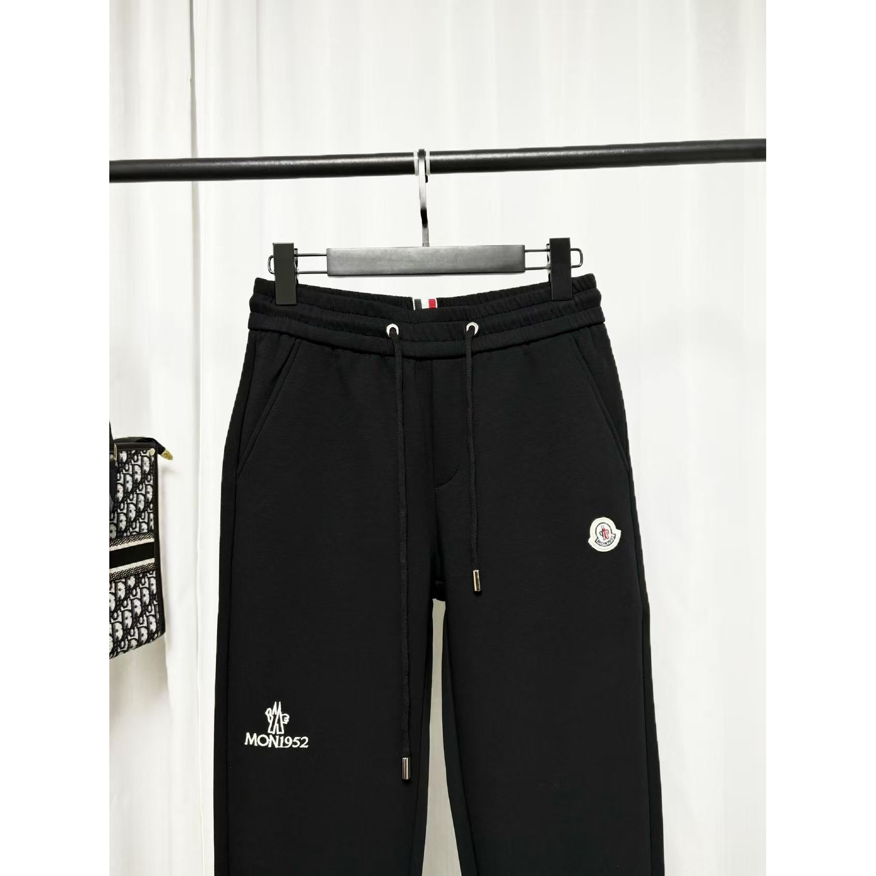 <p>Moncler 休闲长裤(黑)</p>
