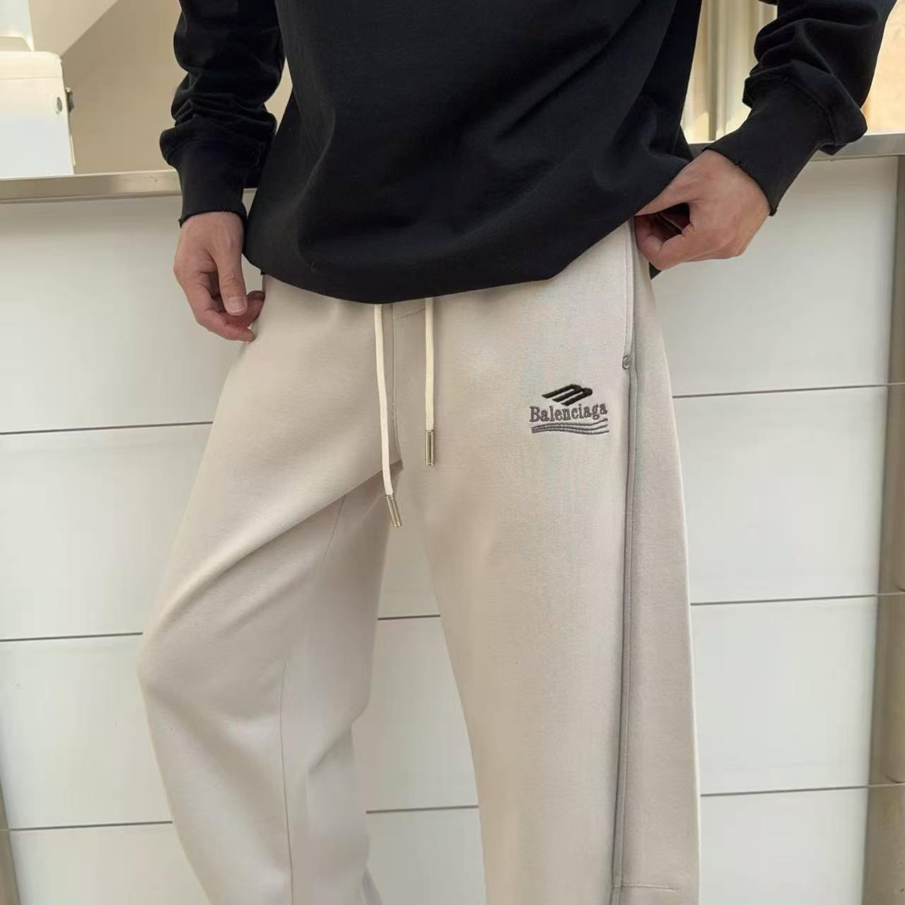 <p>Balenciaga 休闲长裤</p>