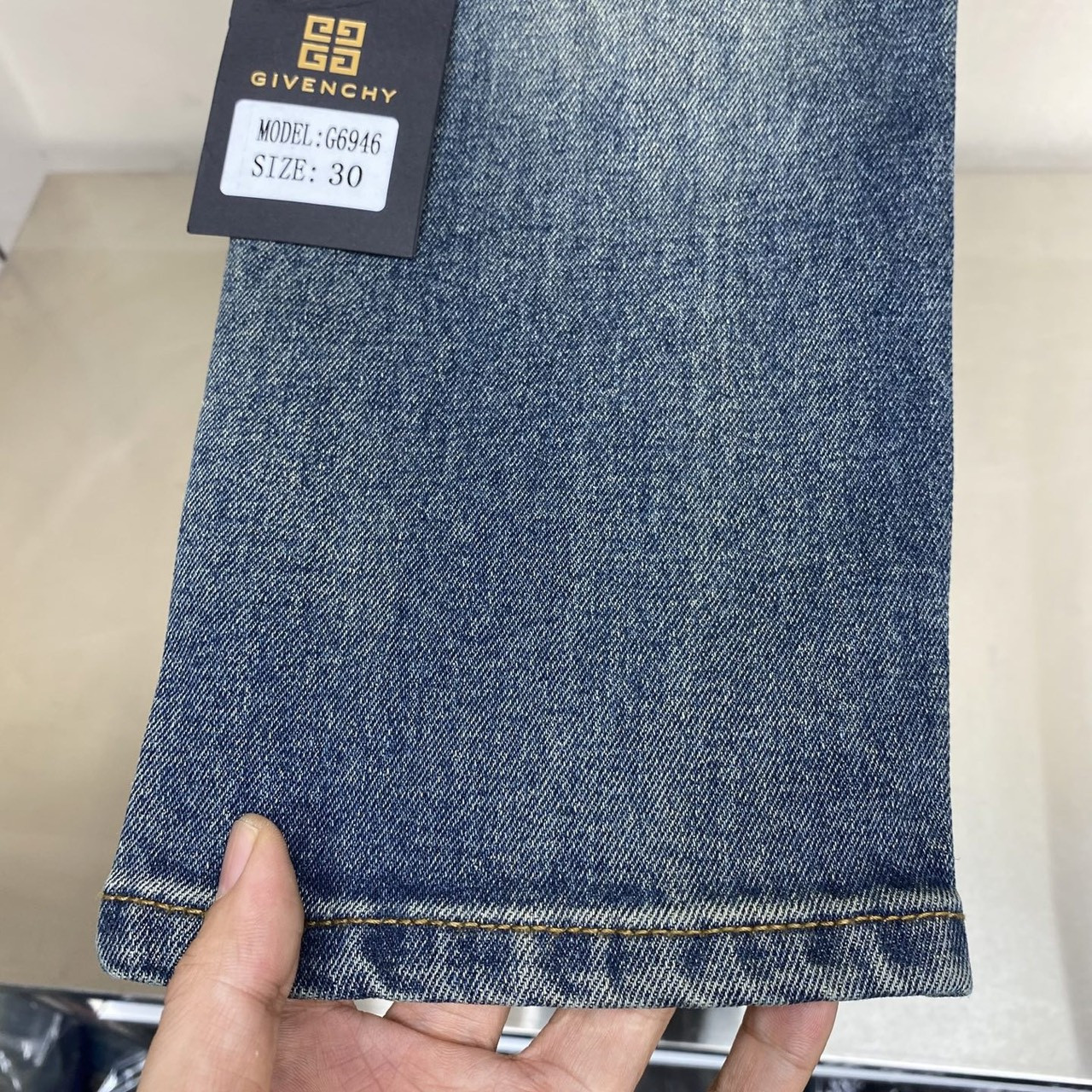 <p>GIVENCHY 丹宁水洗牛仔裤(6946)</p>