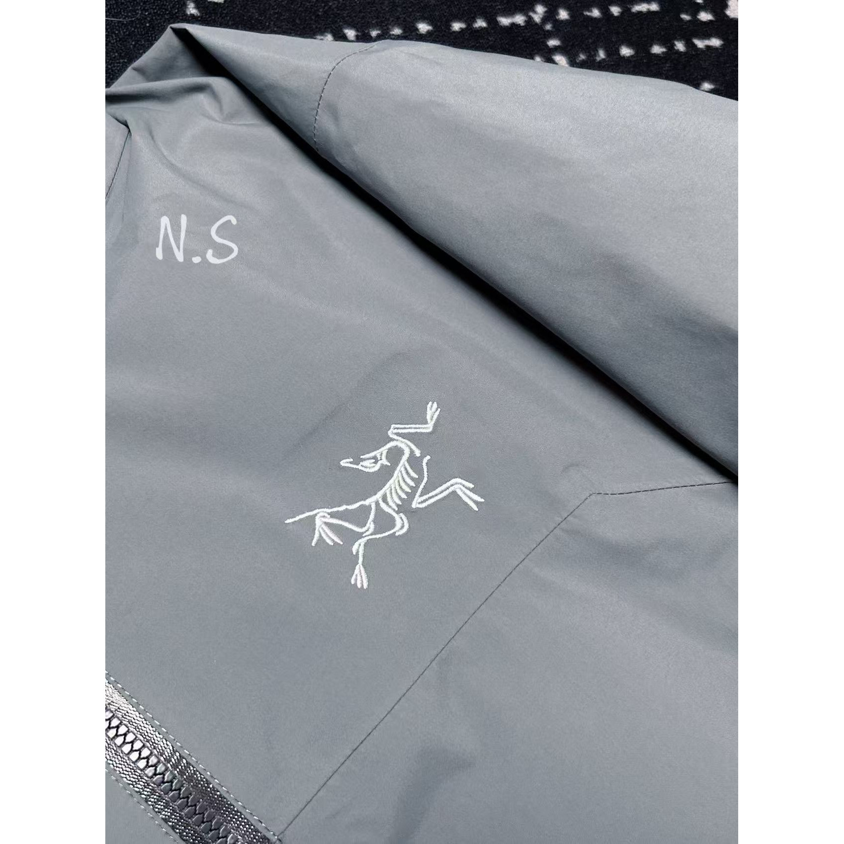 <p>Arc'teryx SL硬壳冲锋衣(空間灰)</p>