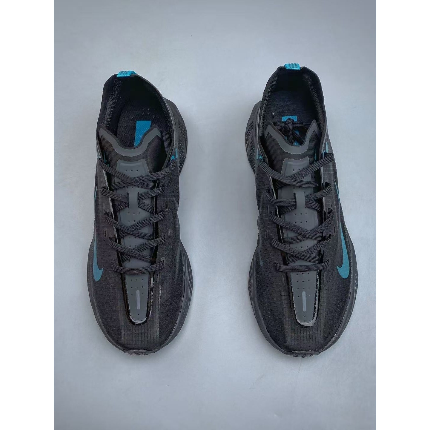 <p>Nike AVA X 透气支撑跑步鞋(黑藍)</p>