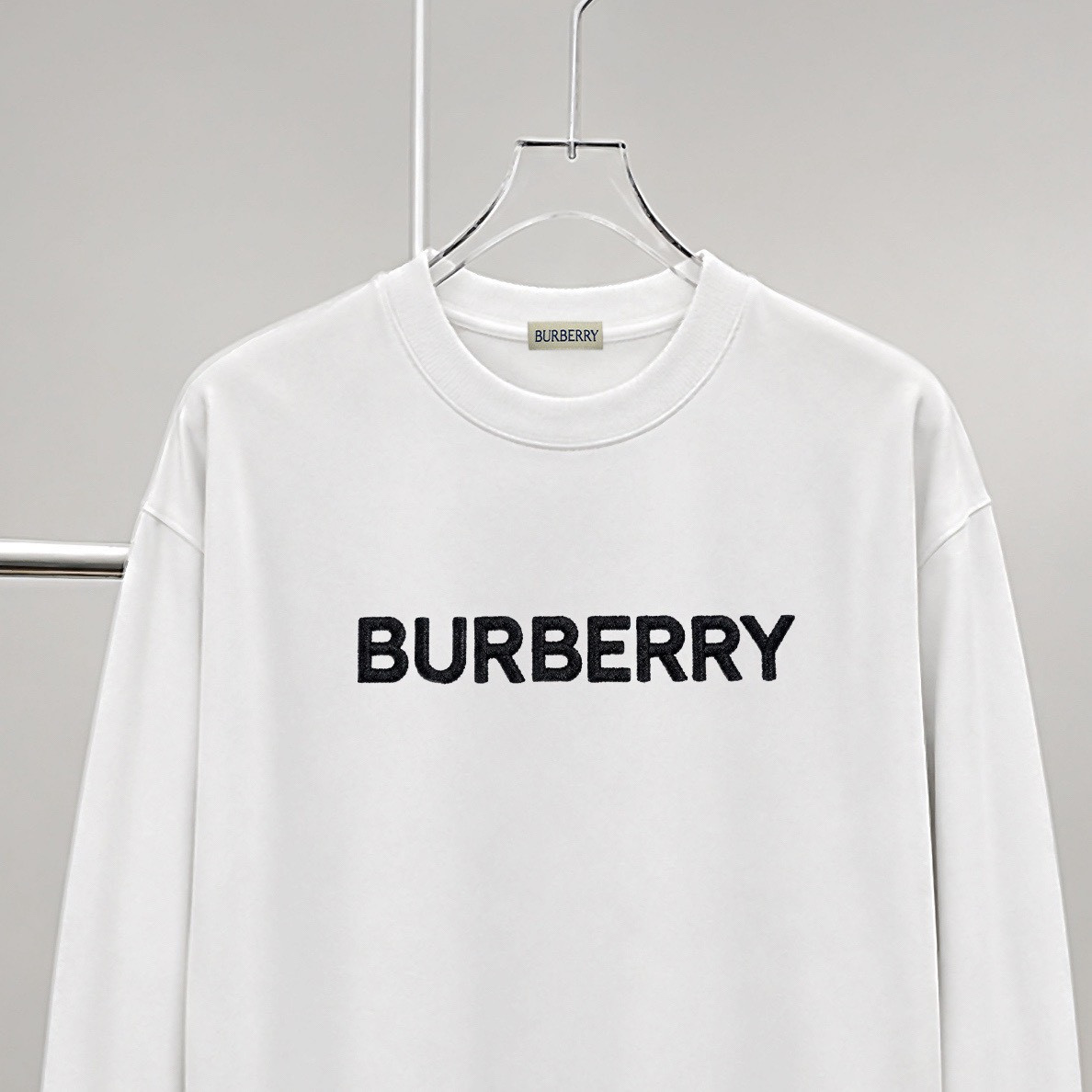 <p>BURBERRY logo图案绣花长袖(白)</p>