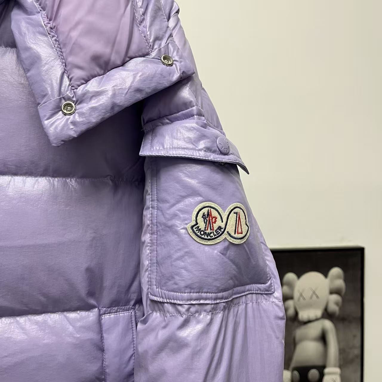 <p>Moncler 70周年双标连帽羽绒服(薰衣紫)</p>