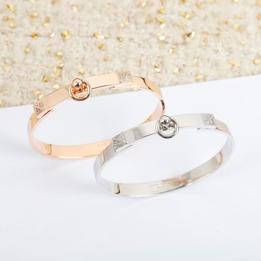 <p>HERMES 手镯</p>