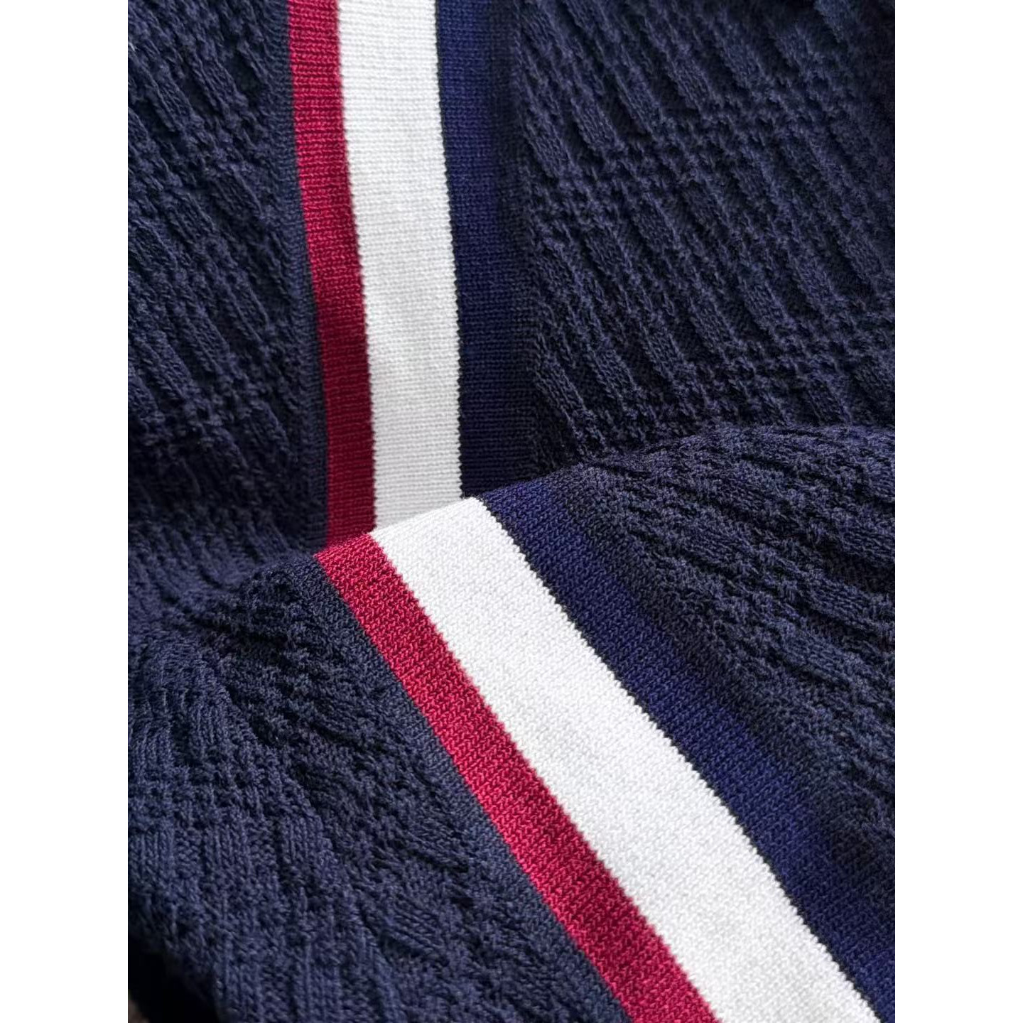 <p>Canada Goose 男款短袖T恤(786943)</p>