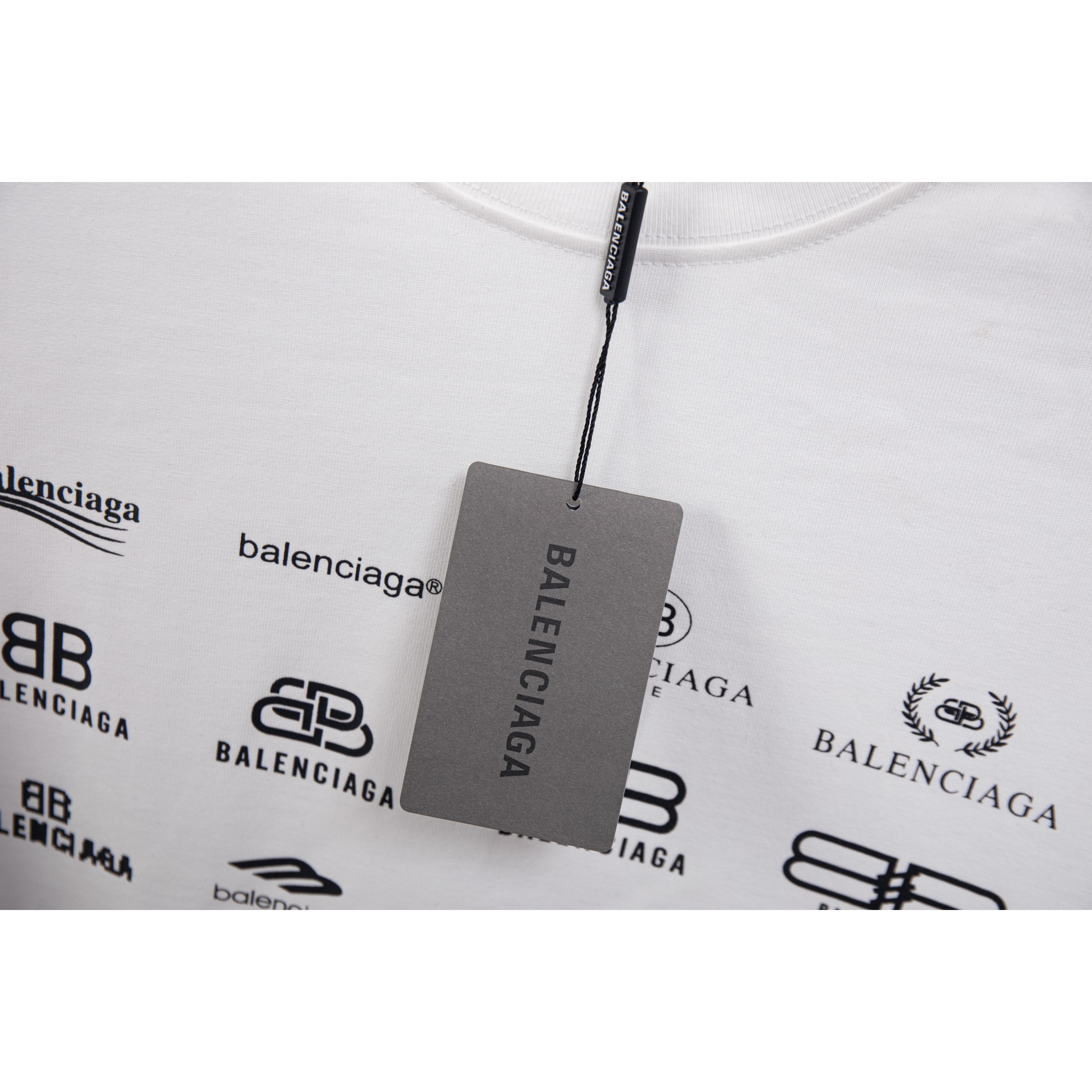 <p>Balenciaga&nbsp;圆领长袖T(X488白)</p>