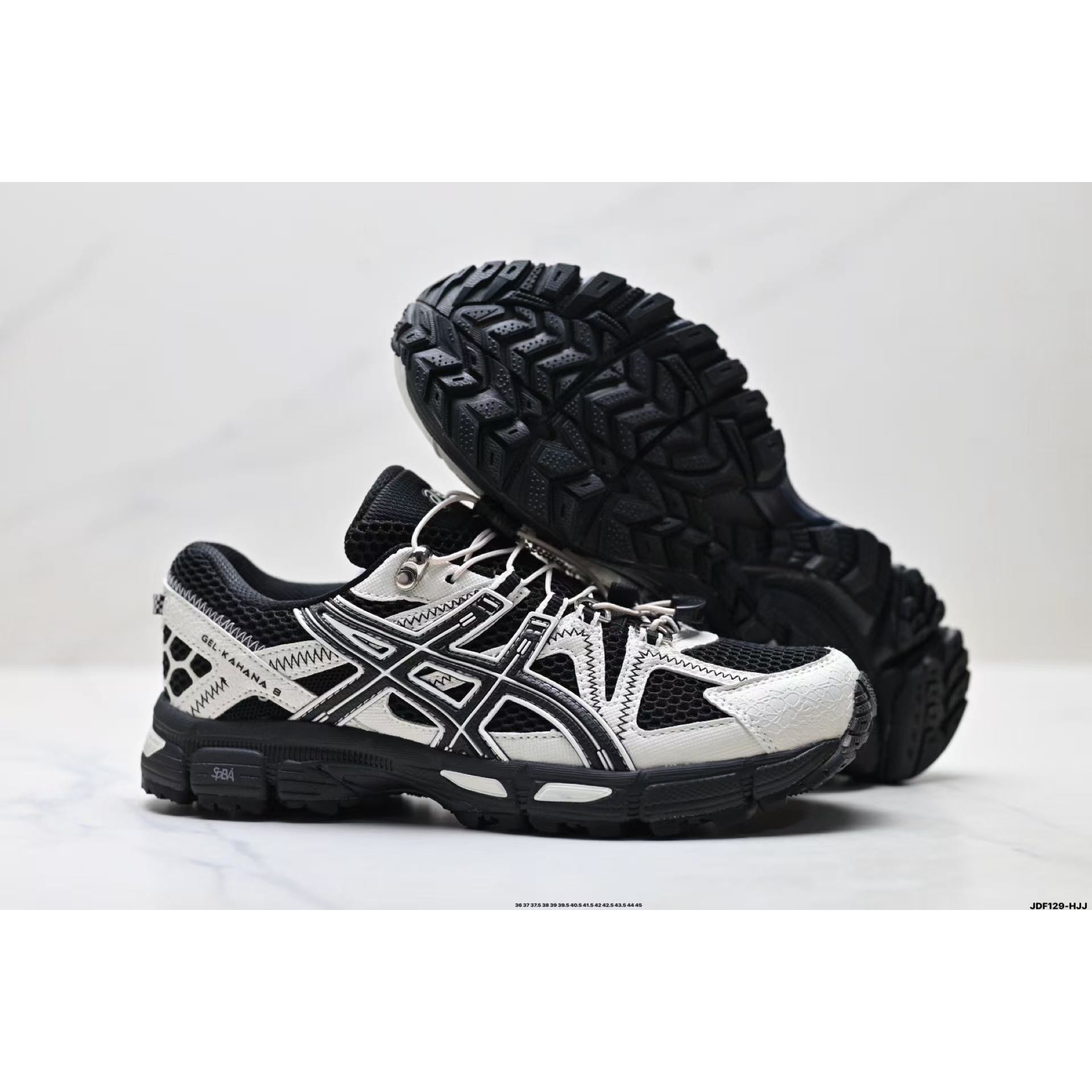 <p>Asics Gel-Kahana 8 FL 经典户外跑鞋(黑白)</p>