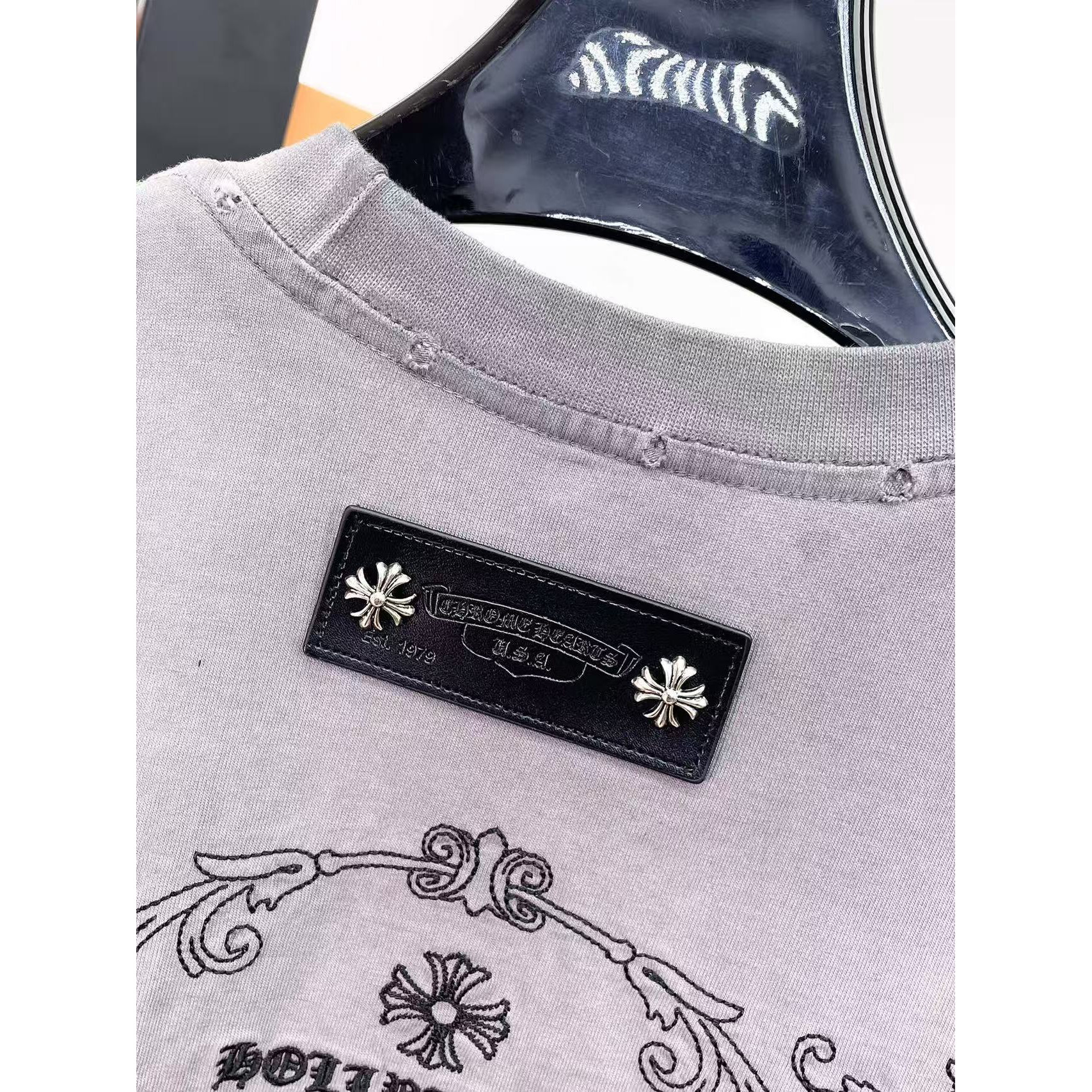 <p>CHROME HEARTS 专柜新款短袖T恤(洗水紫)</p>