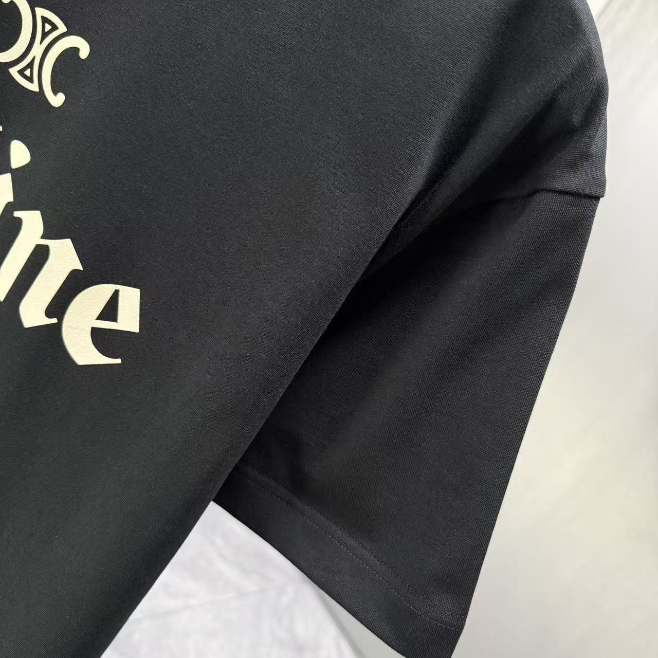 <p>CELINE 短袖T恤(黑)</p>